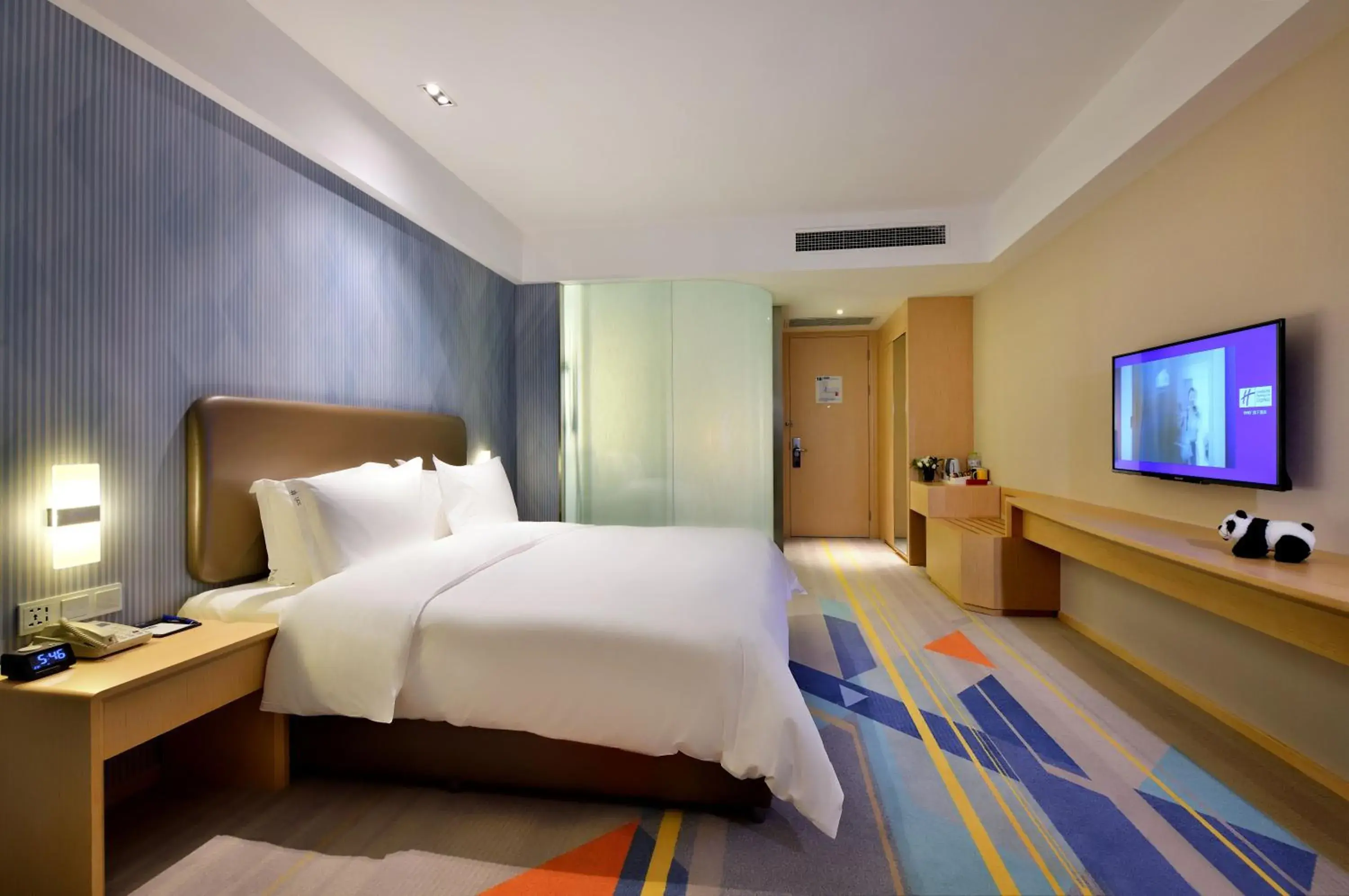 Standard King Room in Holiday Inn Express Chengdu Tianhe by IHG Standard King Room in Holiday Inn Express Chengdu Tianhe by IHG