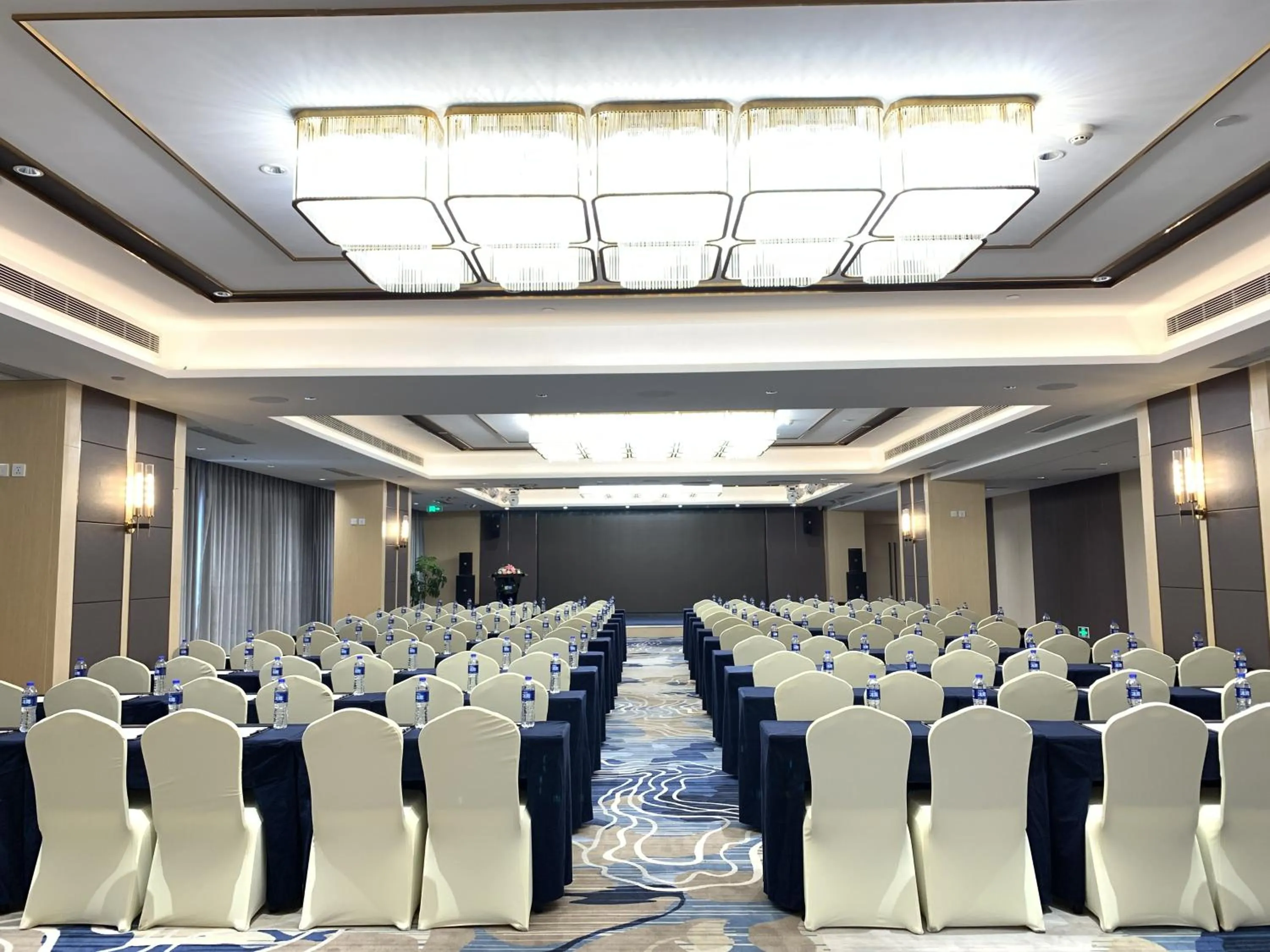 Meeting/conference room in Holiday Inn Express Chengdu Tianhe by IHG