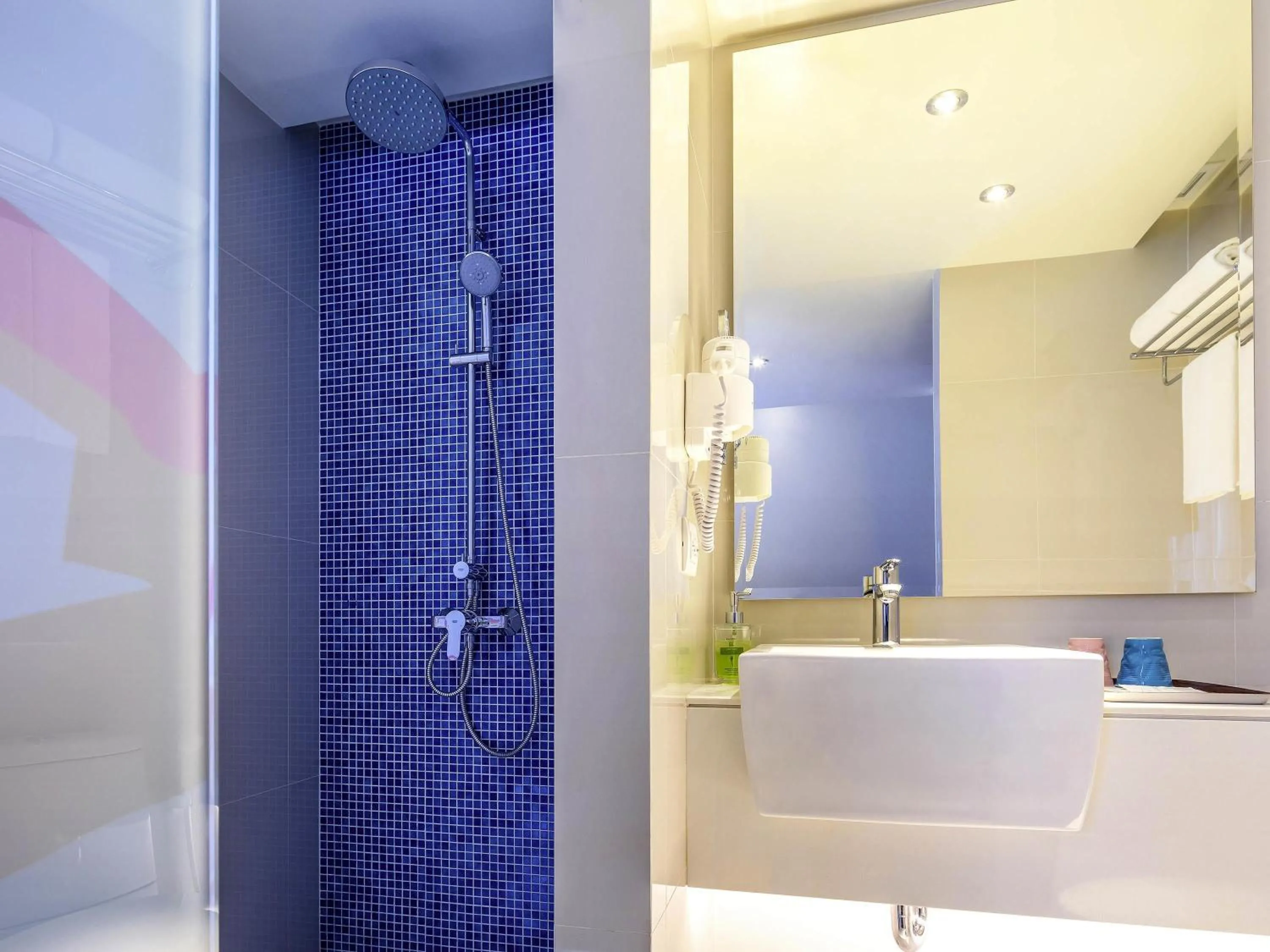 Bedroom in ibis Styles Siem Reap