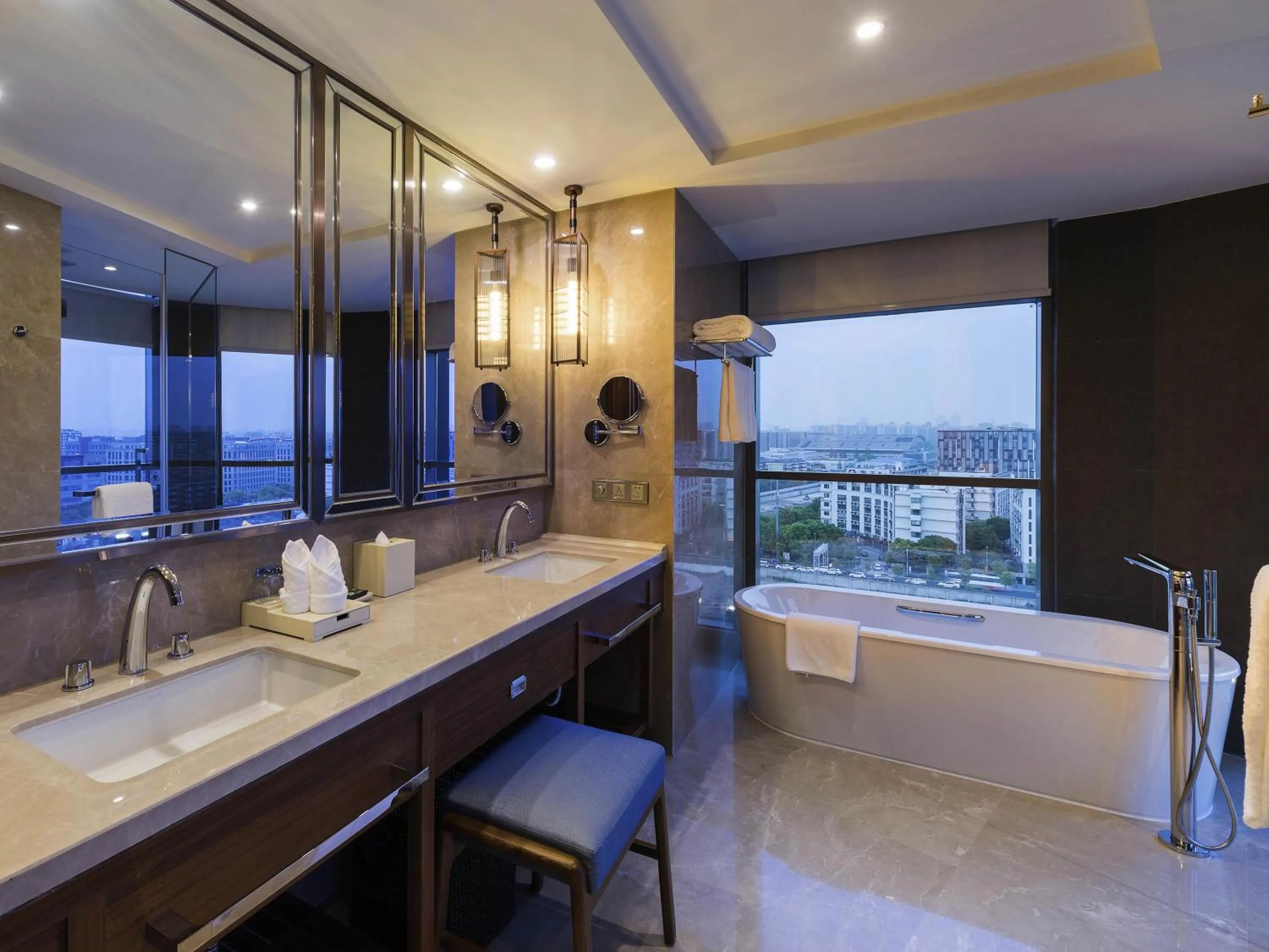 Bedroom in Novotel Shanghai Hongqiao