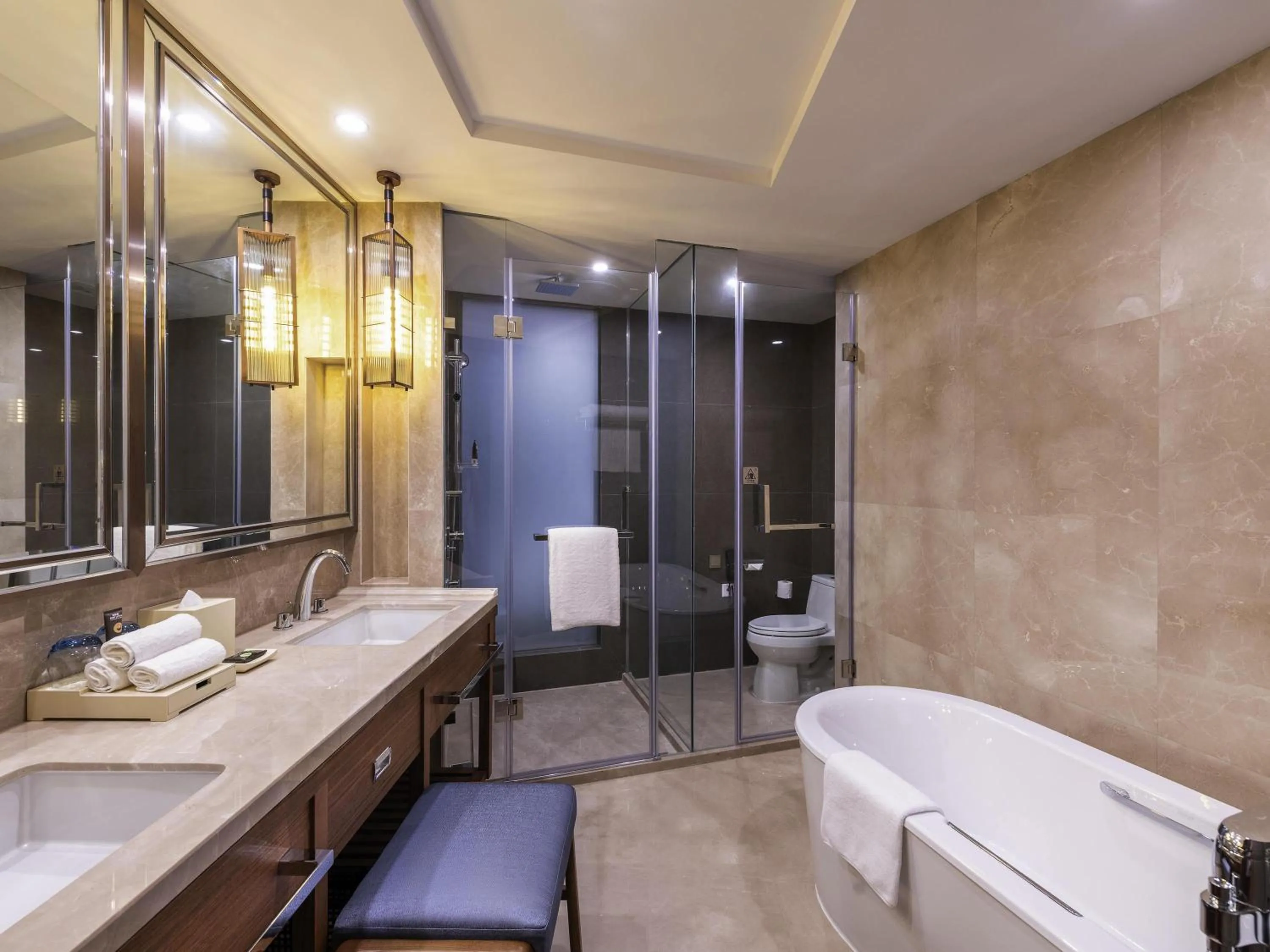 Bedroom in Novotel Shanghai Hongqiao