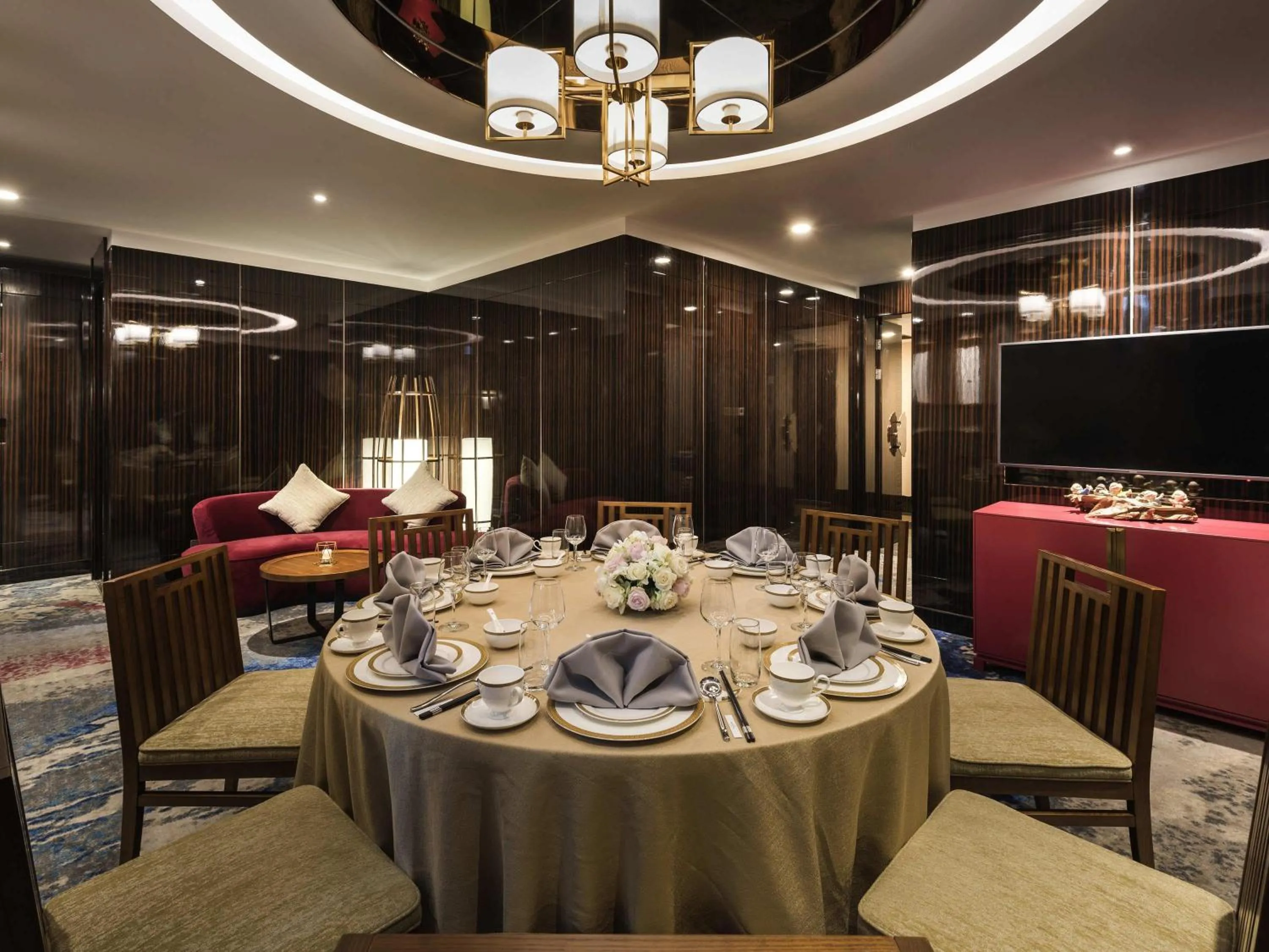 Restaurant/places to eat in Novotel Shanghai Hongqiao
