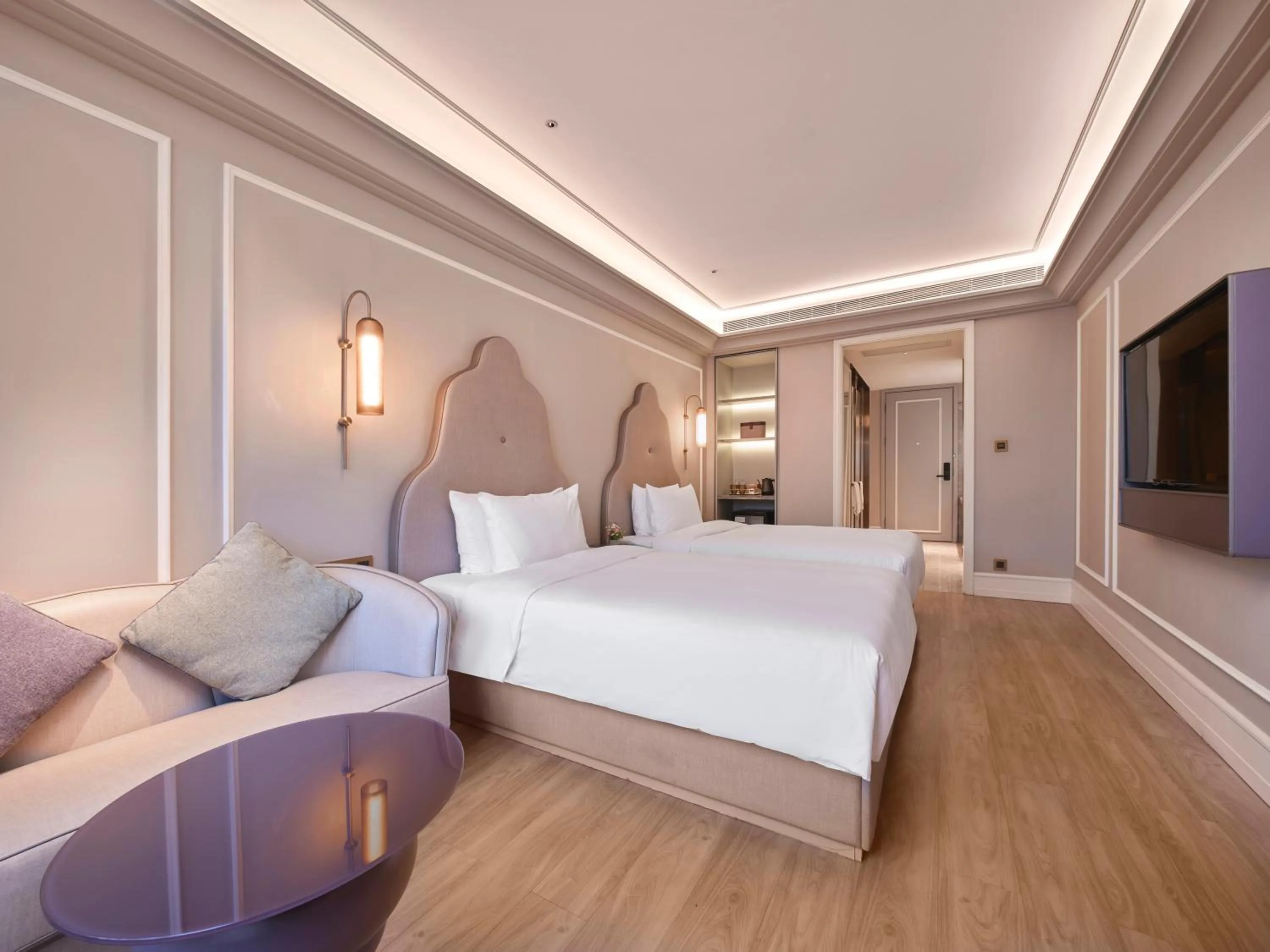 Bed in Mercure Shanghai Hongqiao SOHO