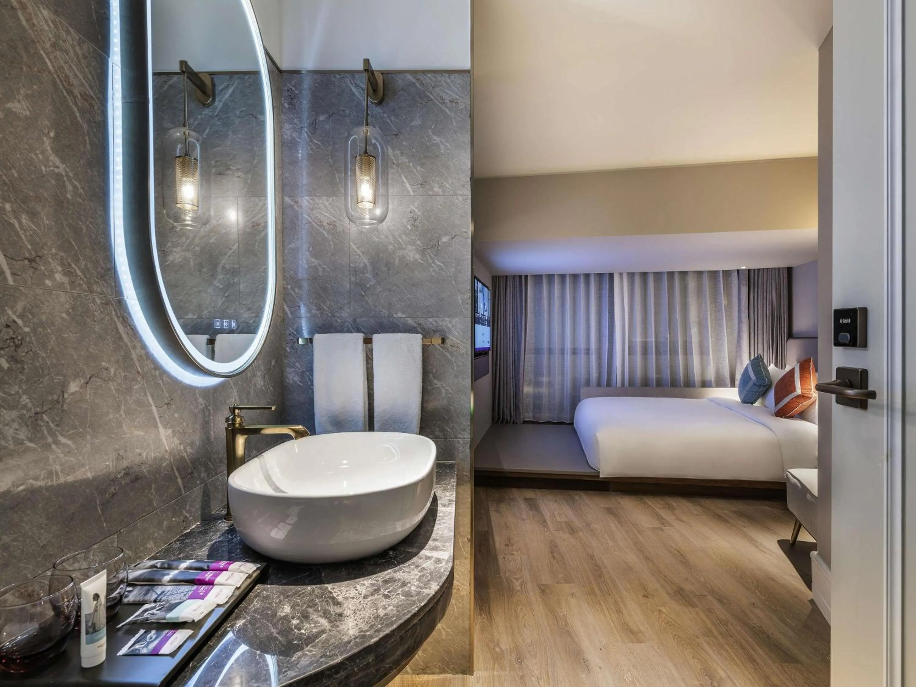 Bedroom, Bed in Mercure Hangzhou West Lake