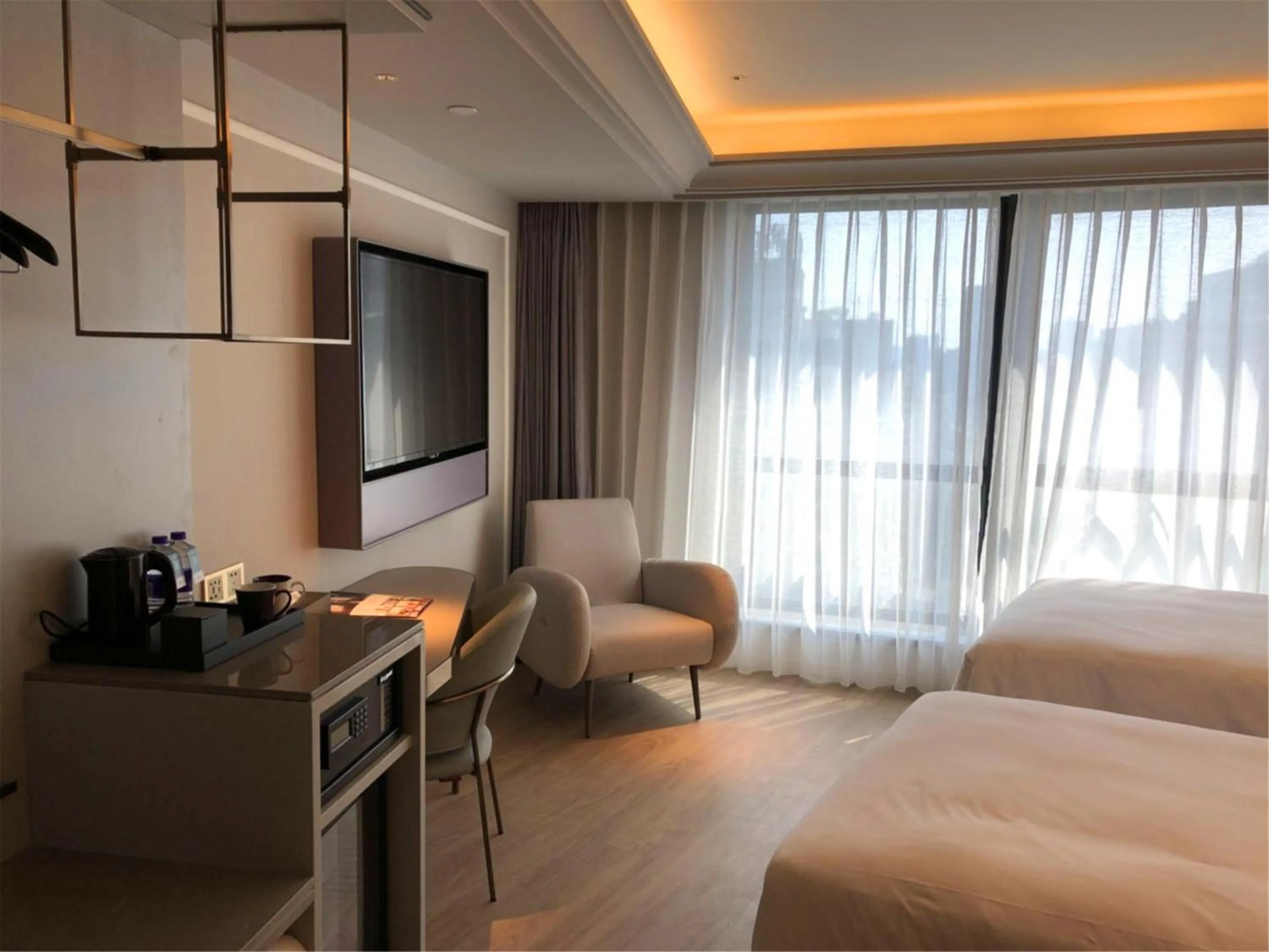 Seating area, Bed in Mercure Hangzhou West Lake