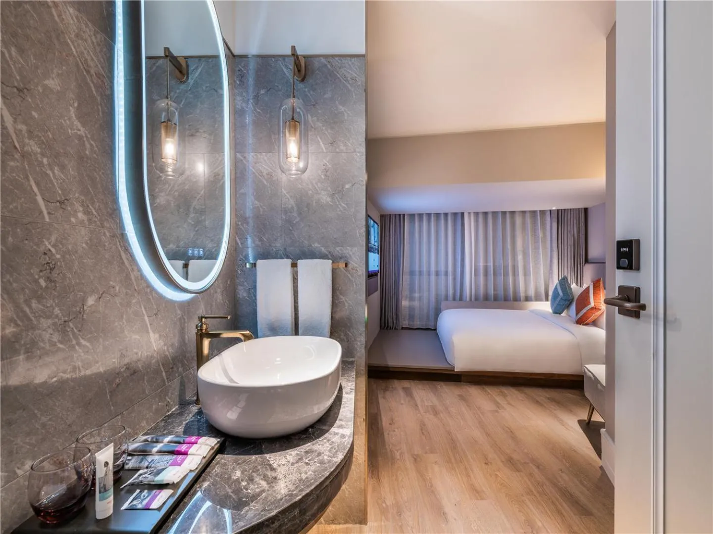 Photo of the whole room, Bed in Mercure Hangzhou West Lake