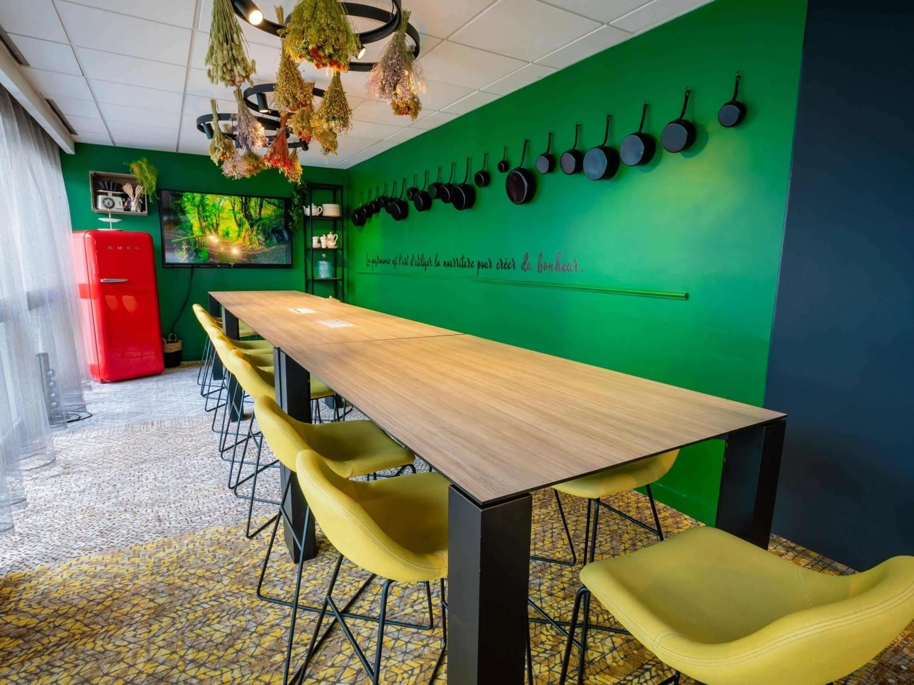 Restaurant/places to eat in ibis Styles Lyon Bron Eurexpo