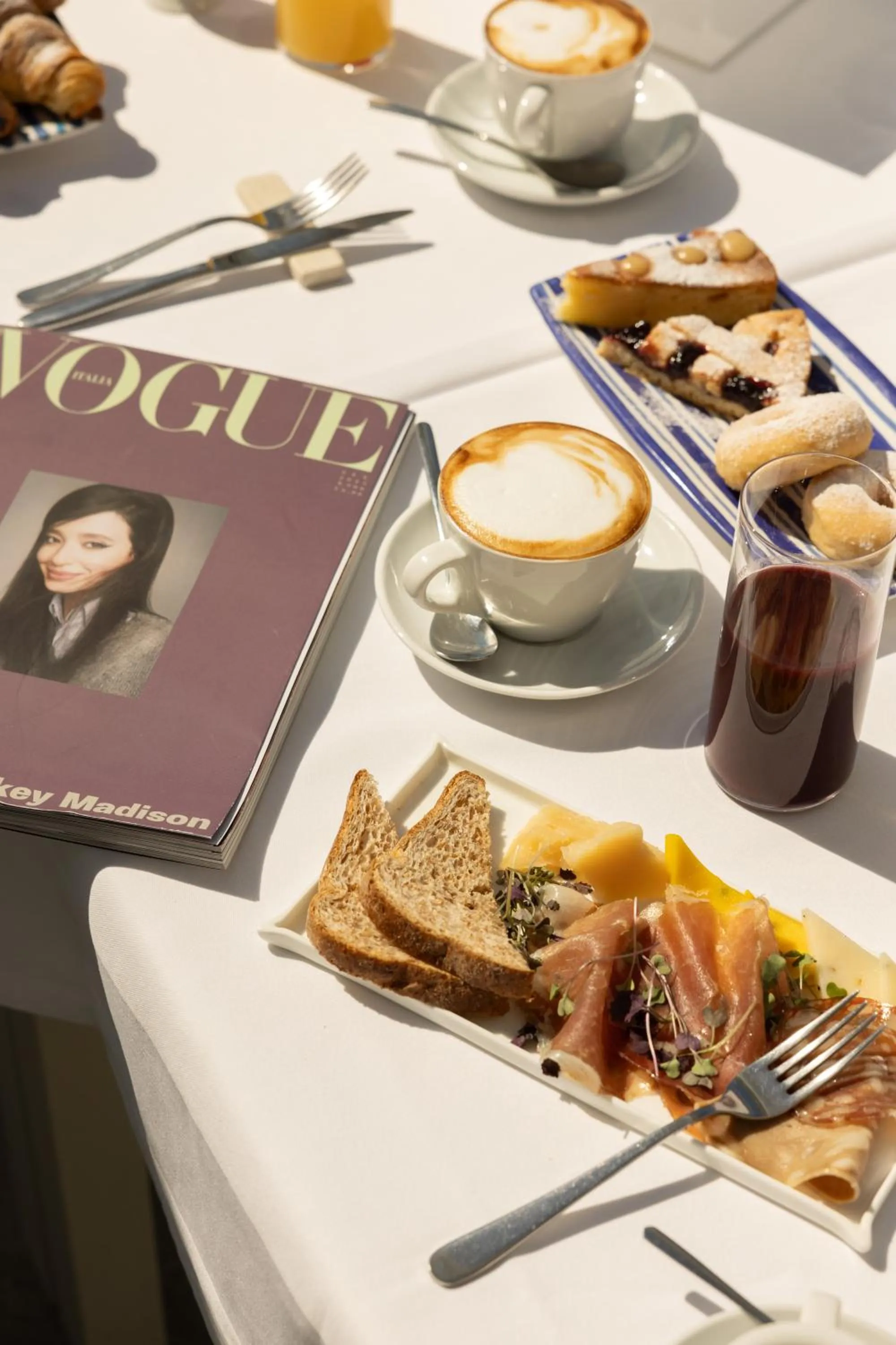 Breakfast in Domo 20 Hotel & Rooftop