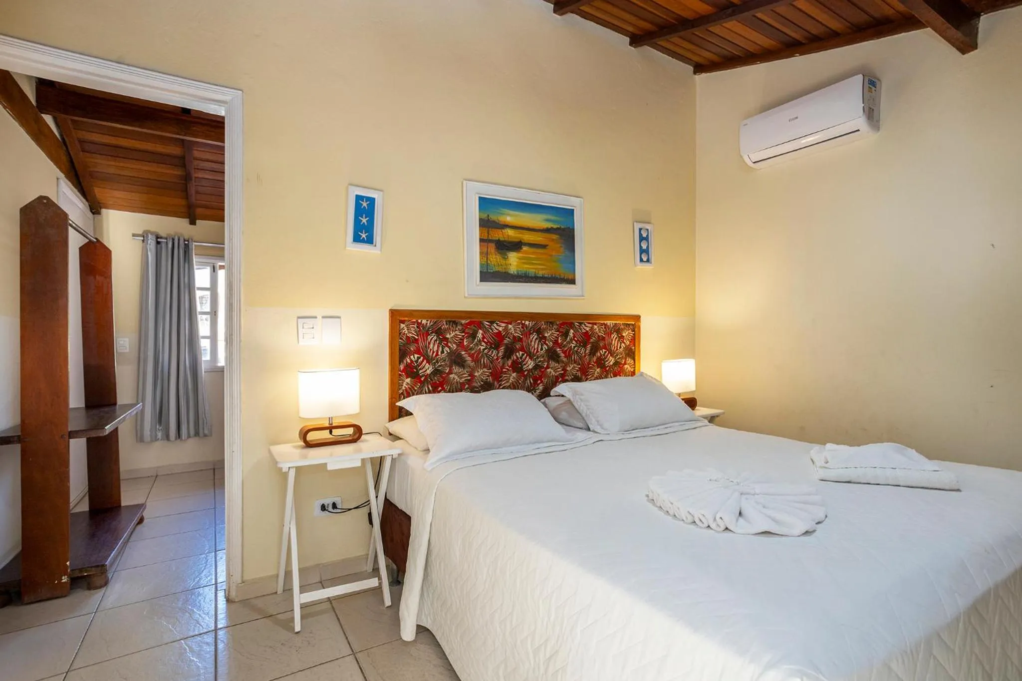 Photo of the whole room, Bed in Pousada Bonns Ventos