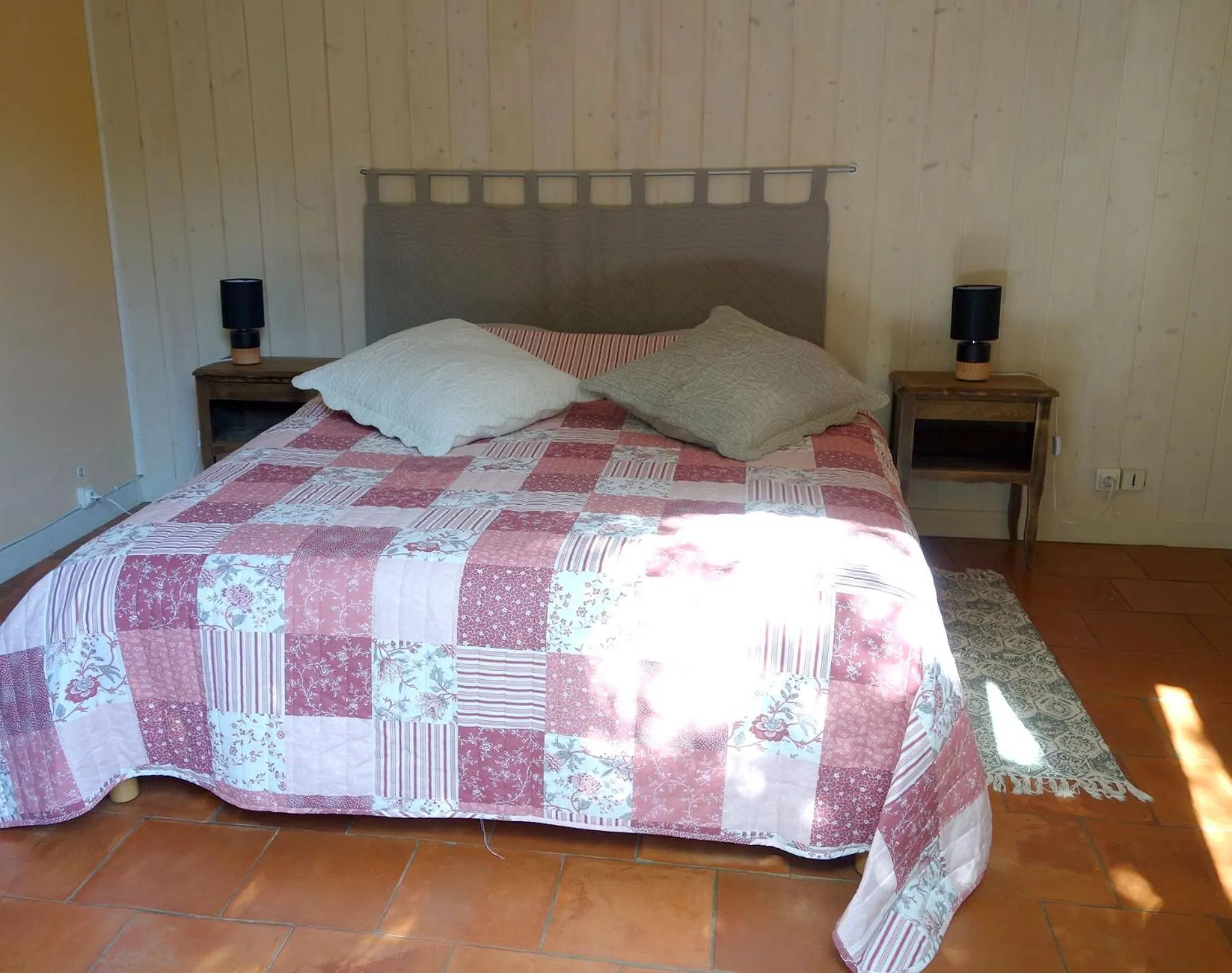 Bed in Les Jardins de Camelot