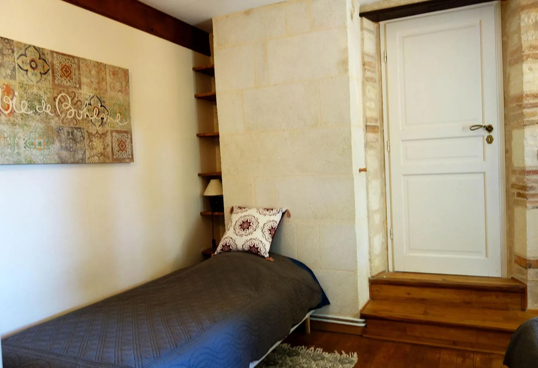 Bed in Les Jardins de Camelot