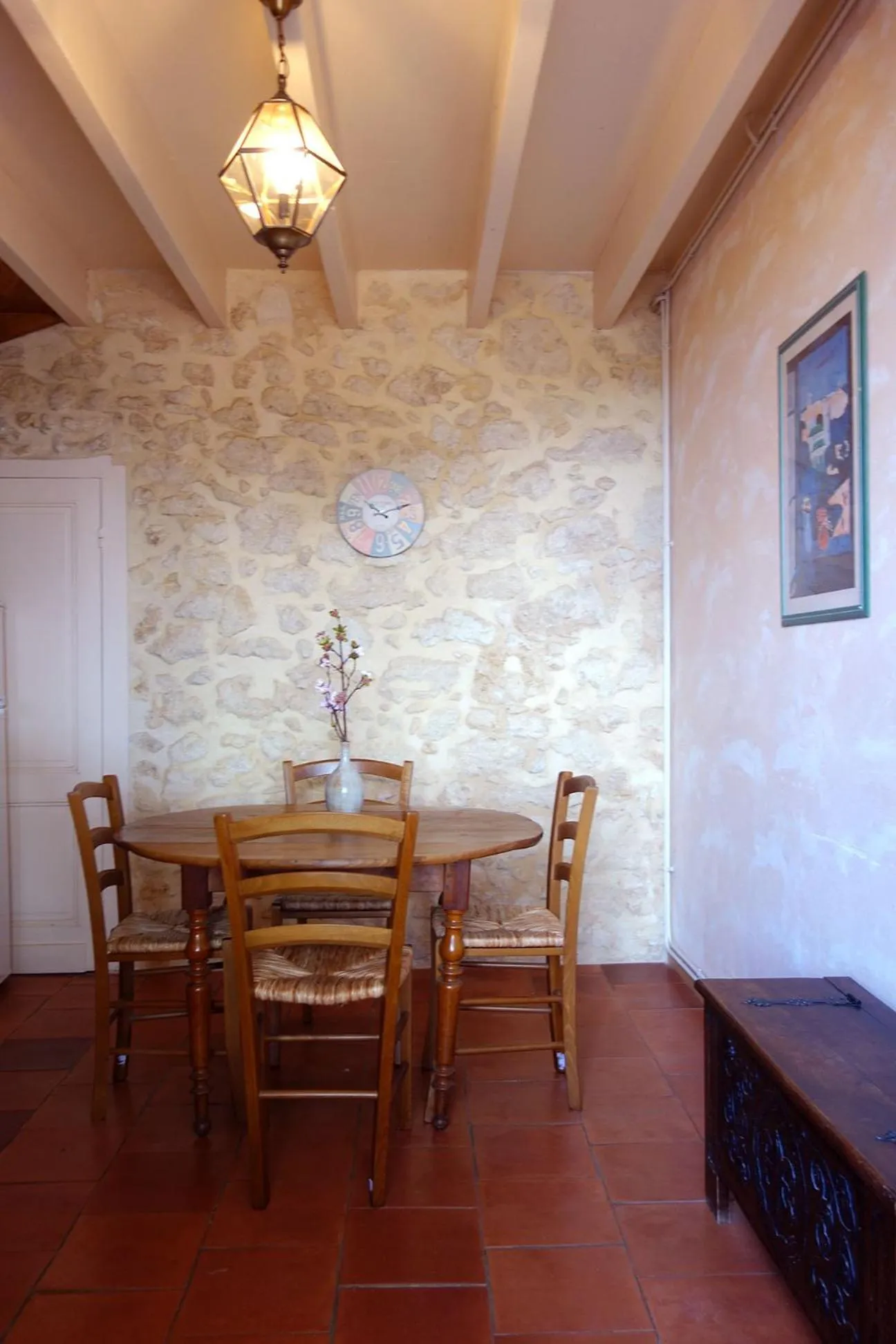 Dining area in Les Jardins de Camelot