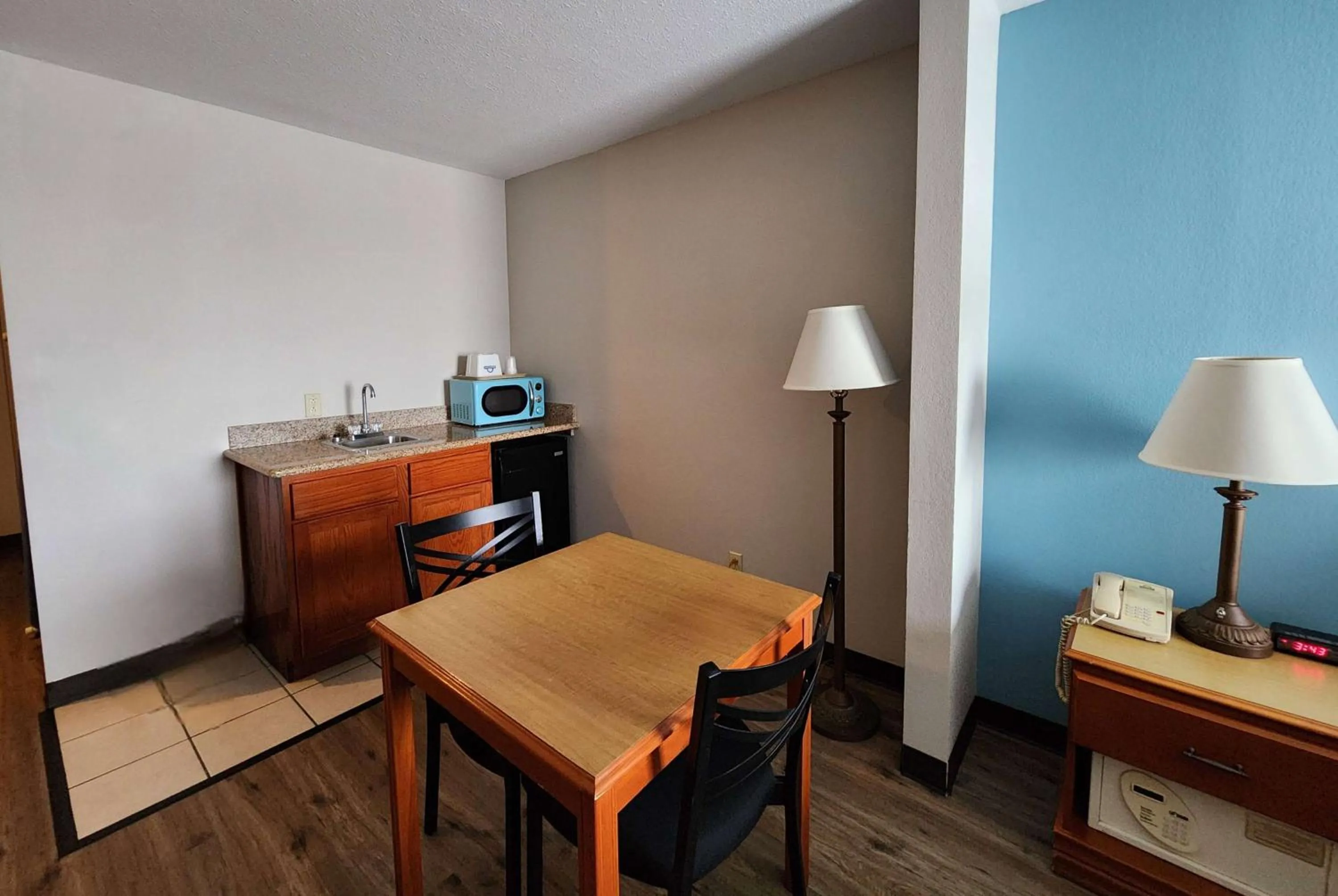 Photo of the whole room in Days Inn & Suites by Wyndham Thibodaux