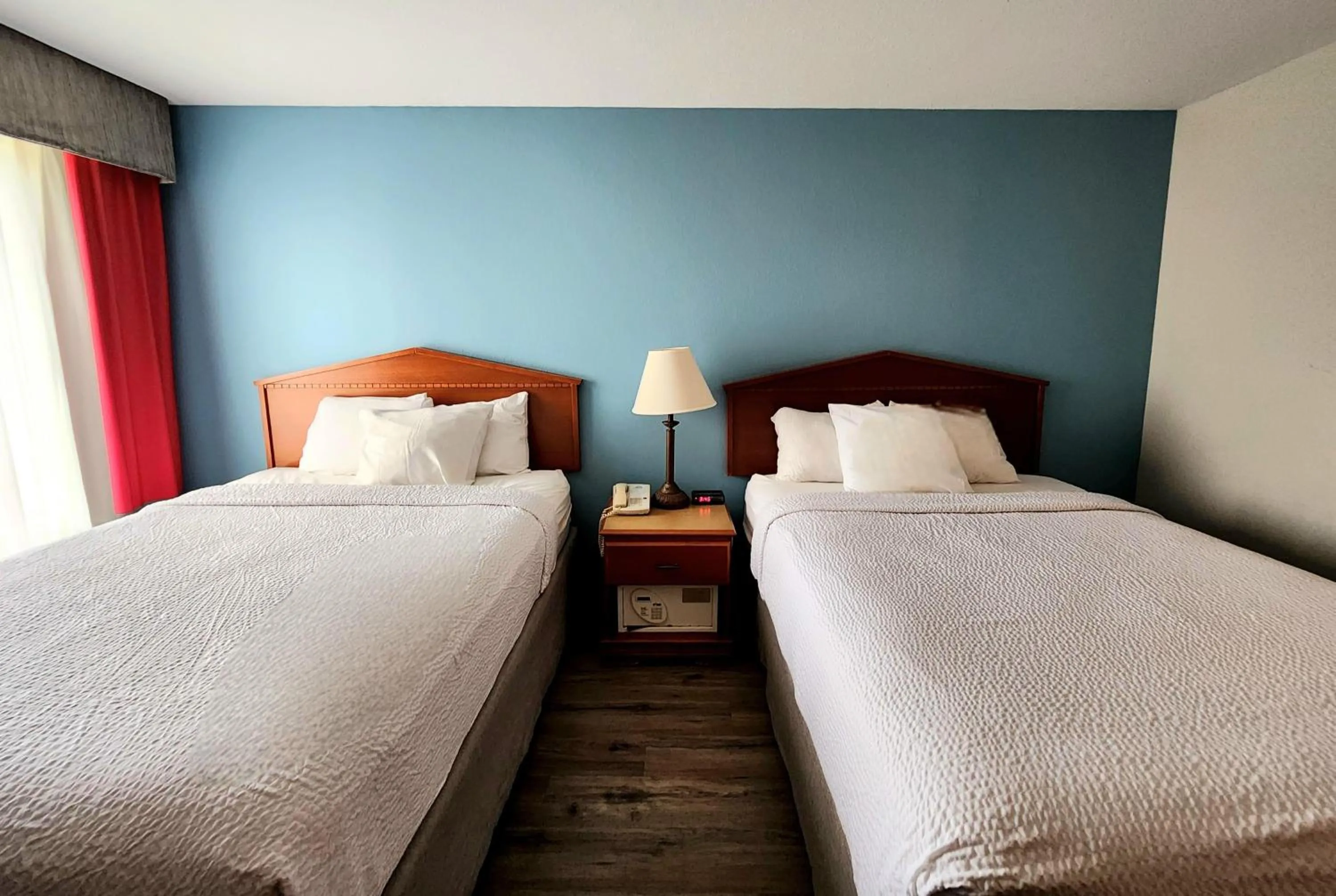 Photo of the whole room, Bed in Days Inn & Suites by Wyndham Thibodaux