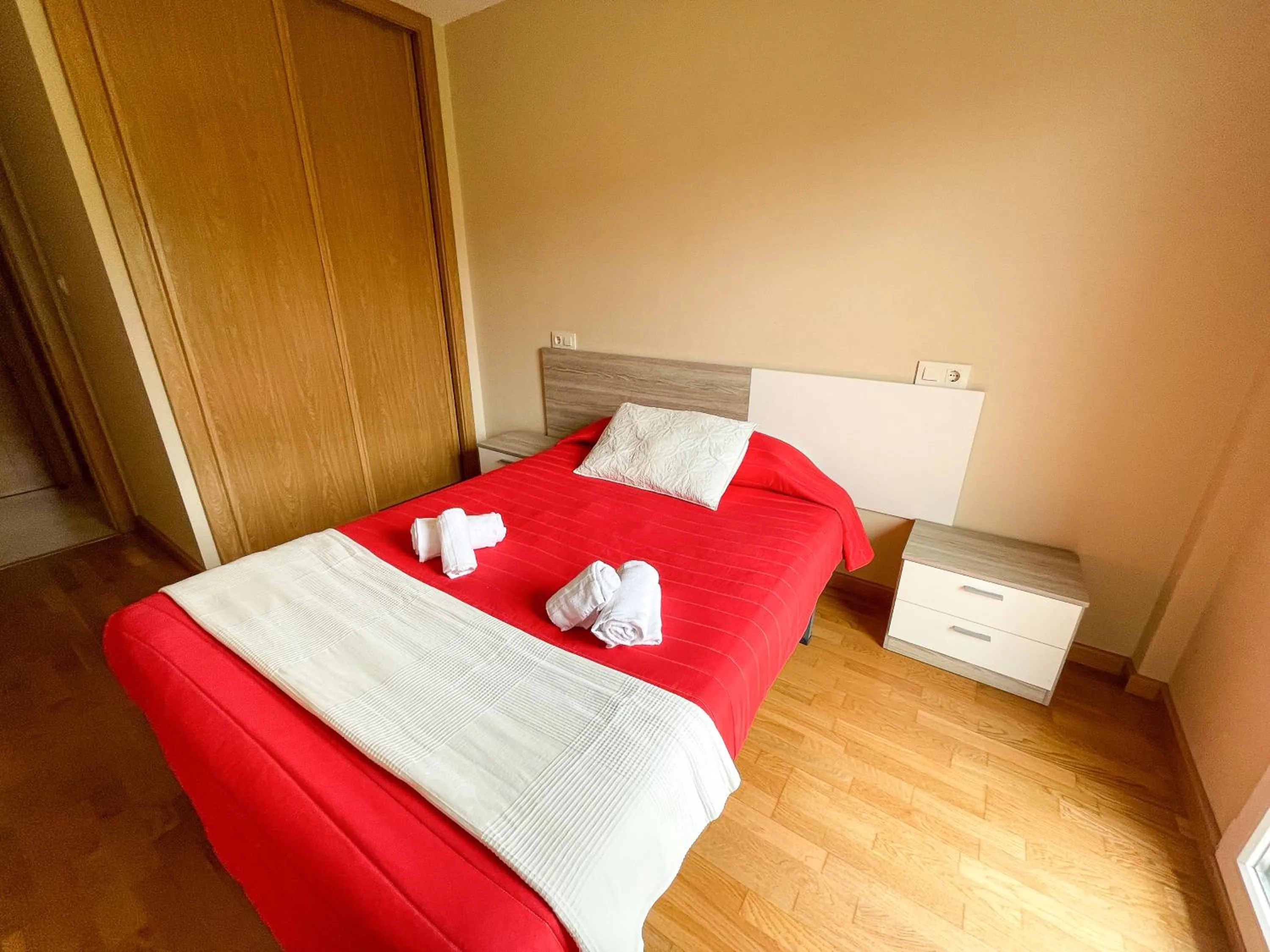 Bed in Alojamientos Playa de las Catedrales 3000