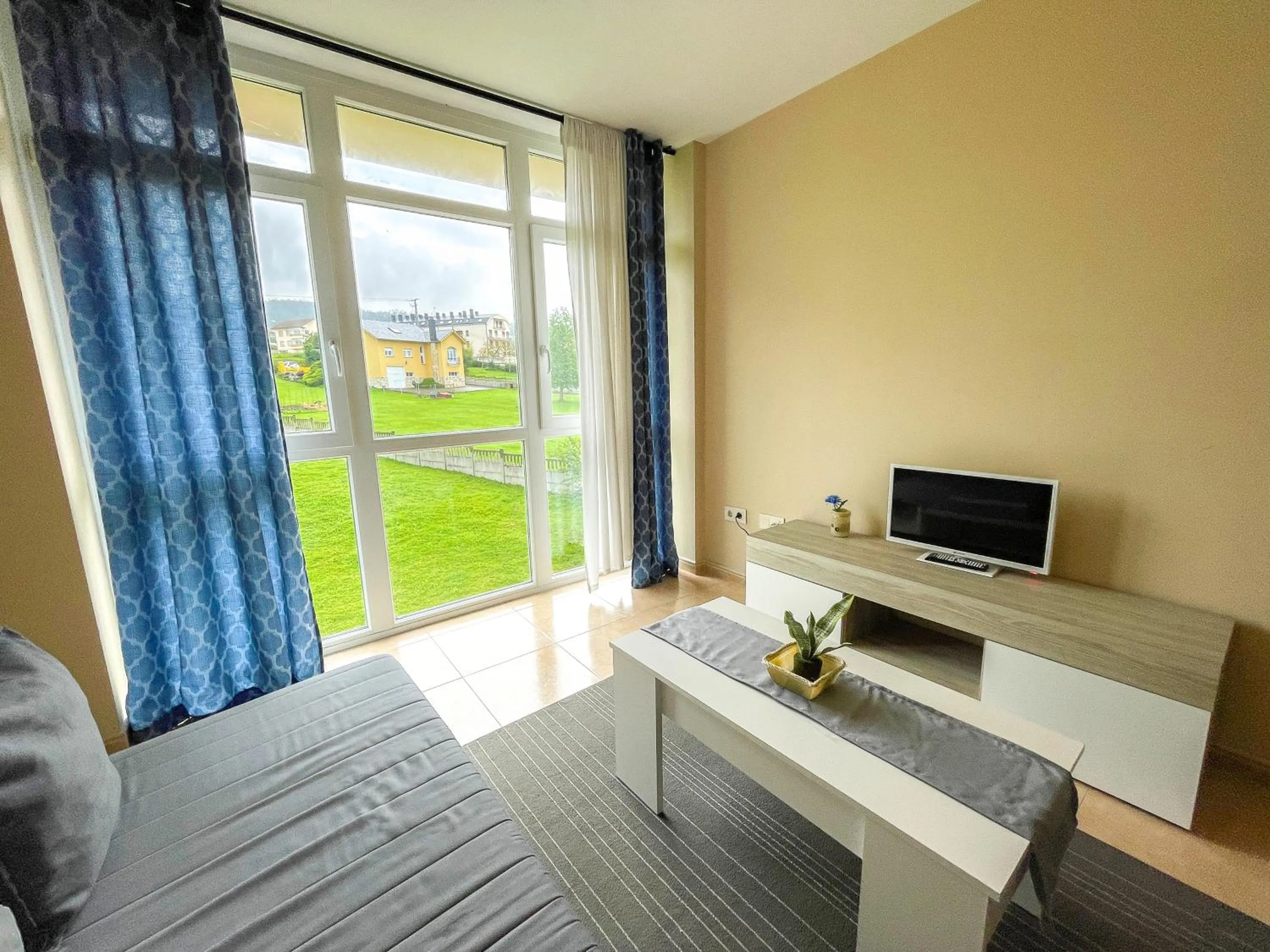 TV and multimedia in Alojamientos Playa de las Catedrales 3000