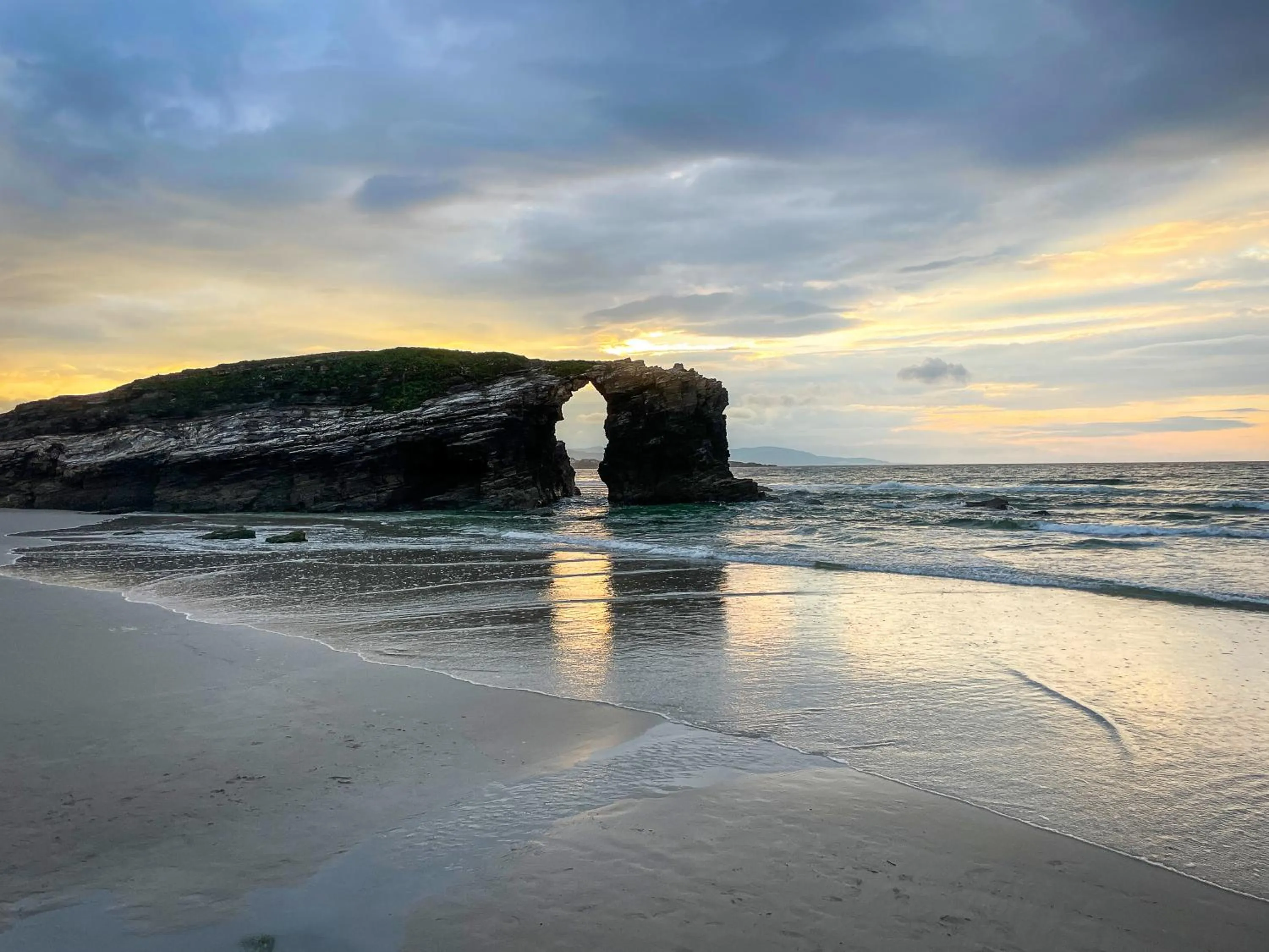 Natural landscape in Alojamientos Playa de las Catedrales 3000