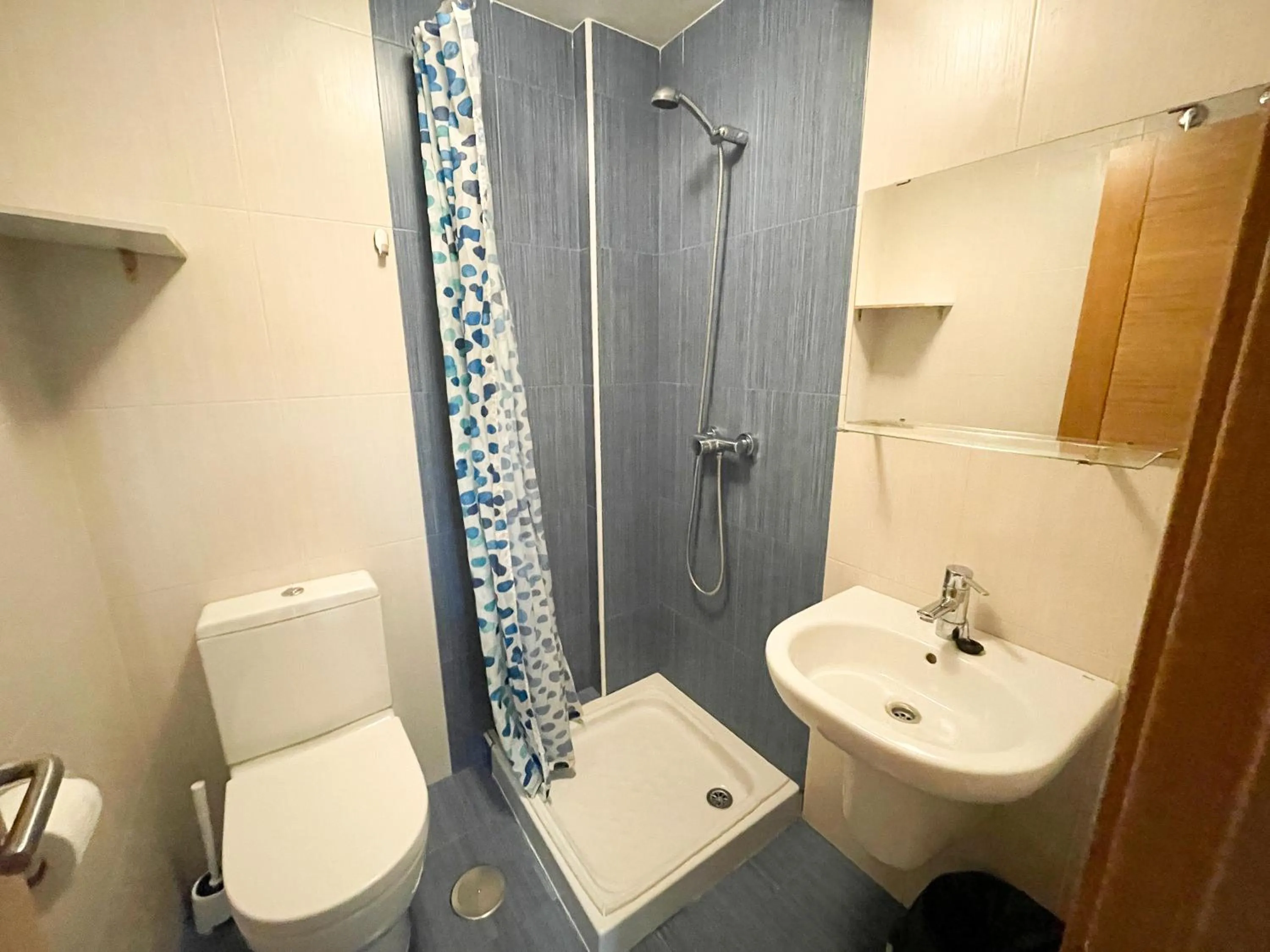 Shower in Alojamientos Playa de las Catedrales 3000