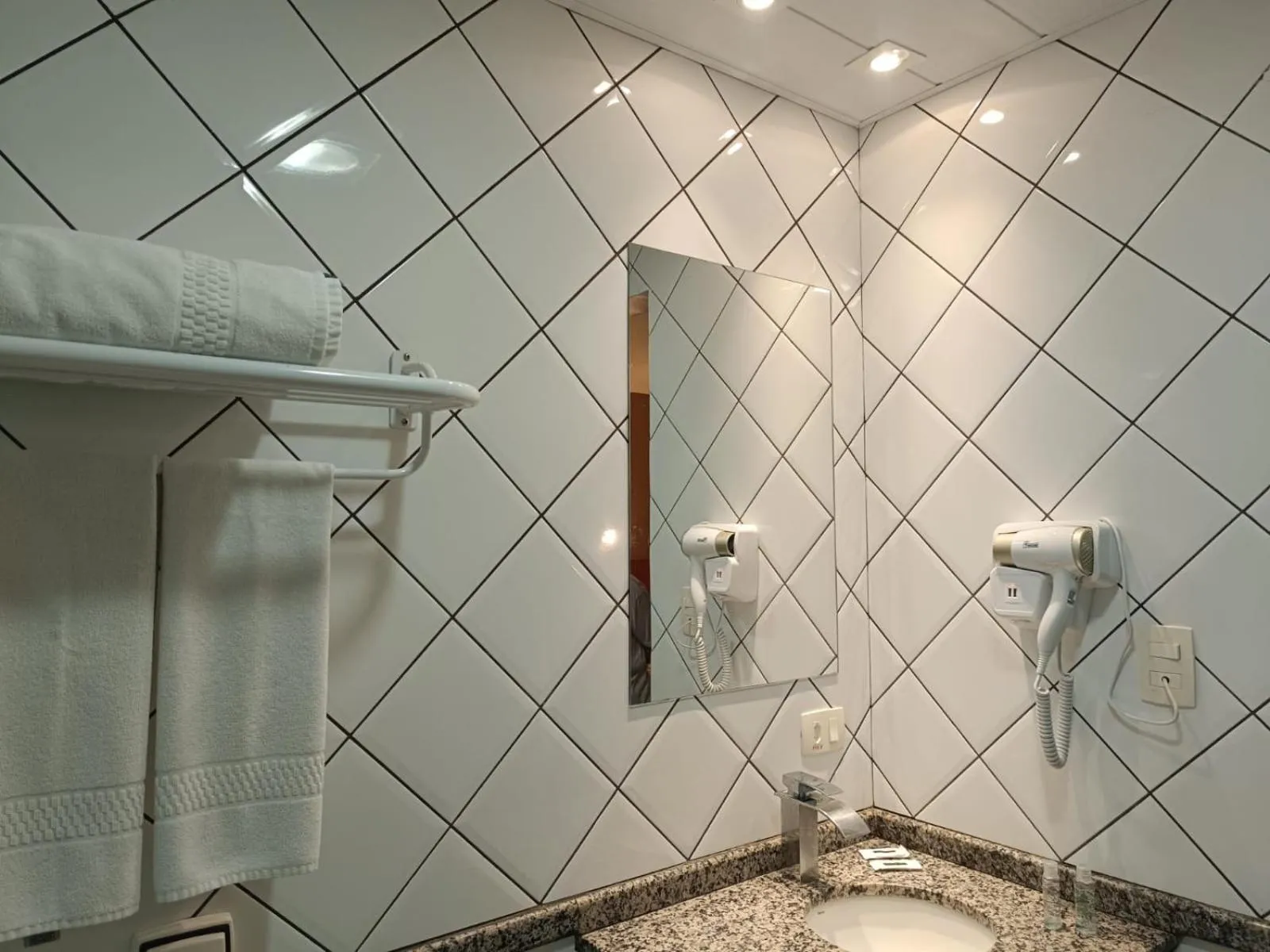 hair dryier in Hotel GAPH Maringa - Economico Mini Resort