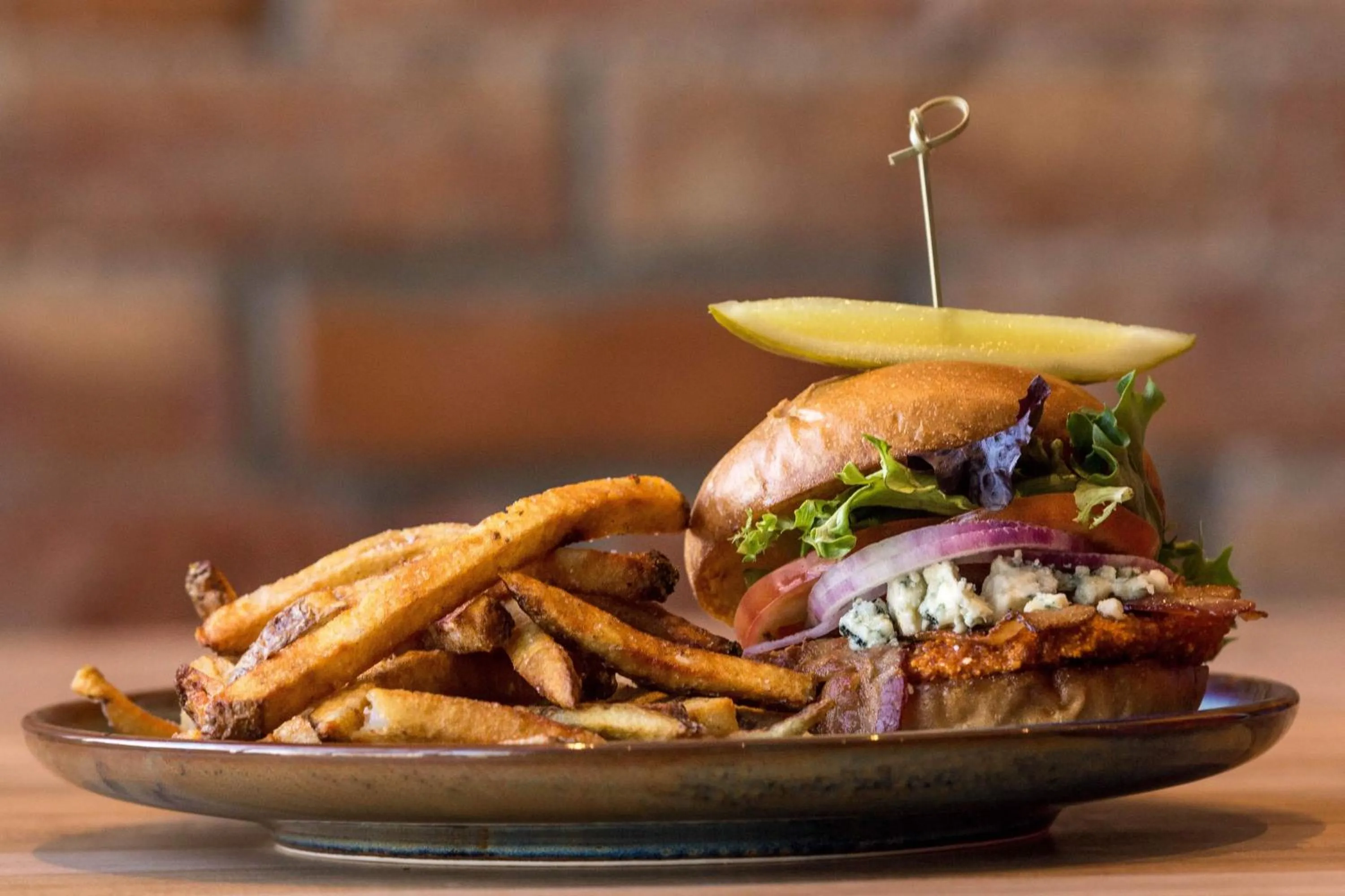 Restaurant/places to eat in Retro Suites Hotel