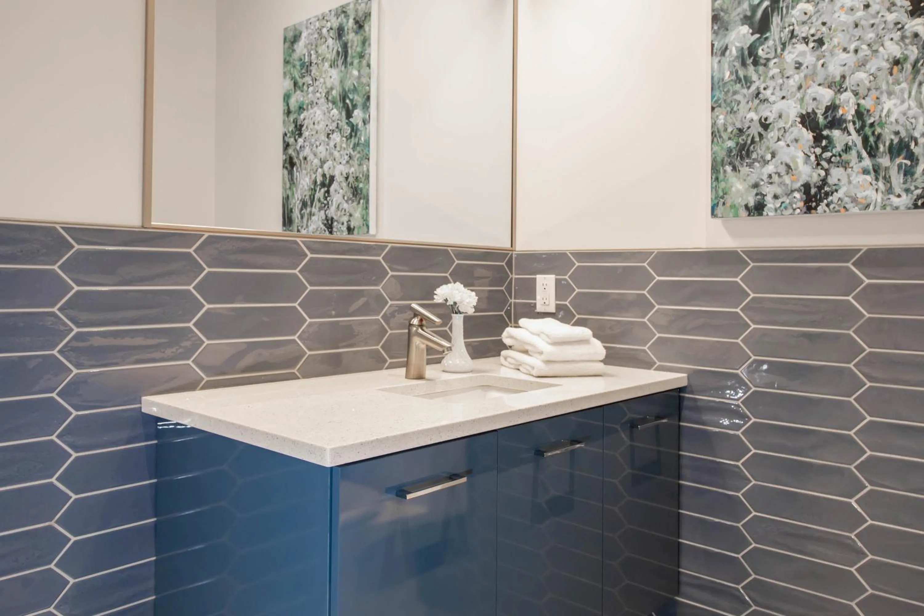 Bathroom in Retro Suites Hotel