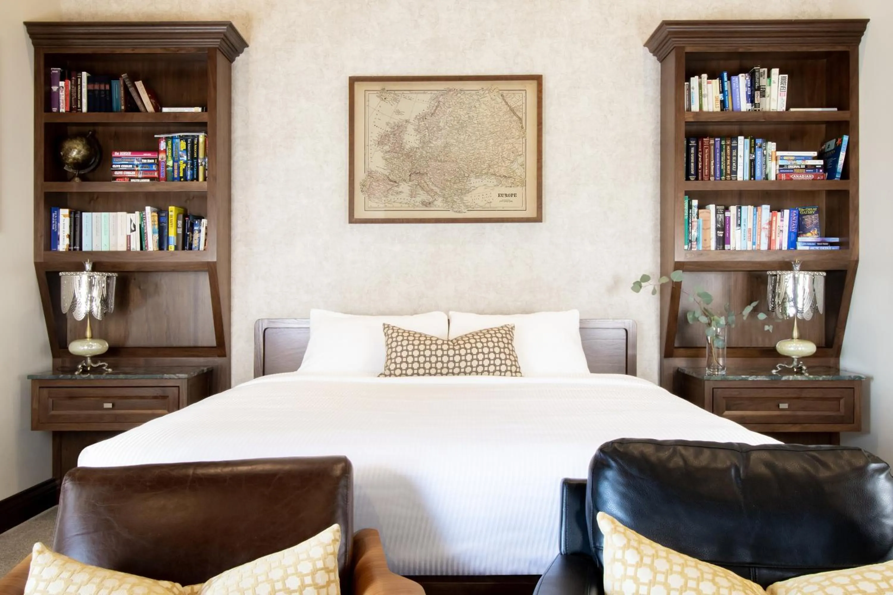 Bed in Retro Suites Hotel