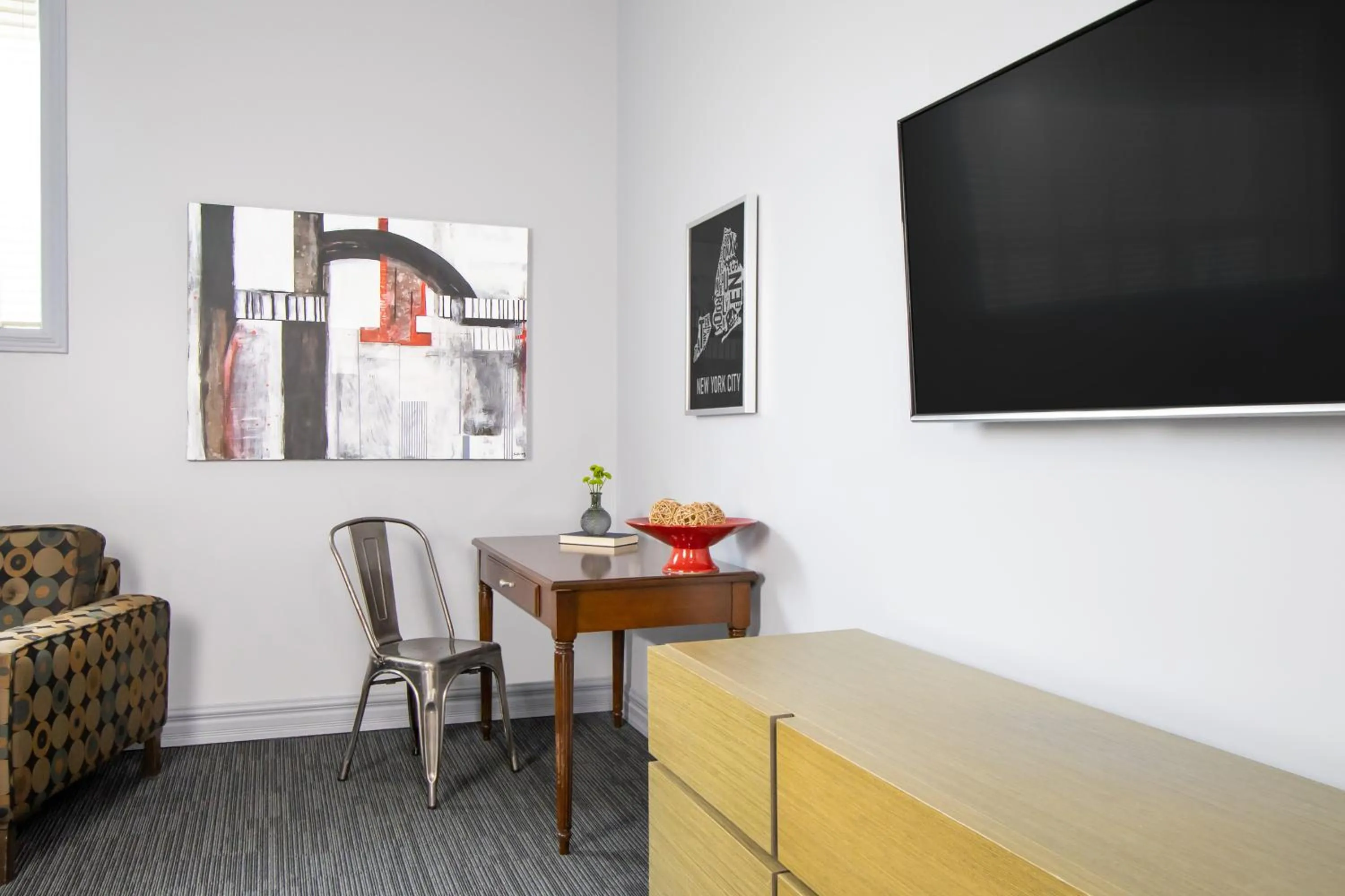 Seating area in Retro Suites Hotel