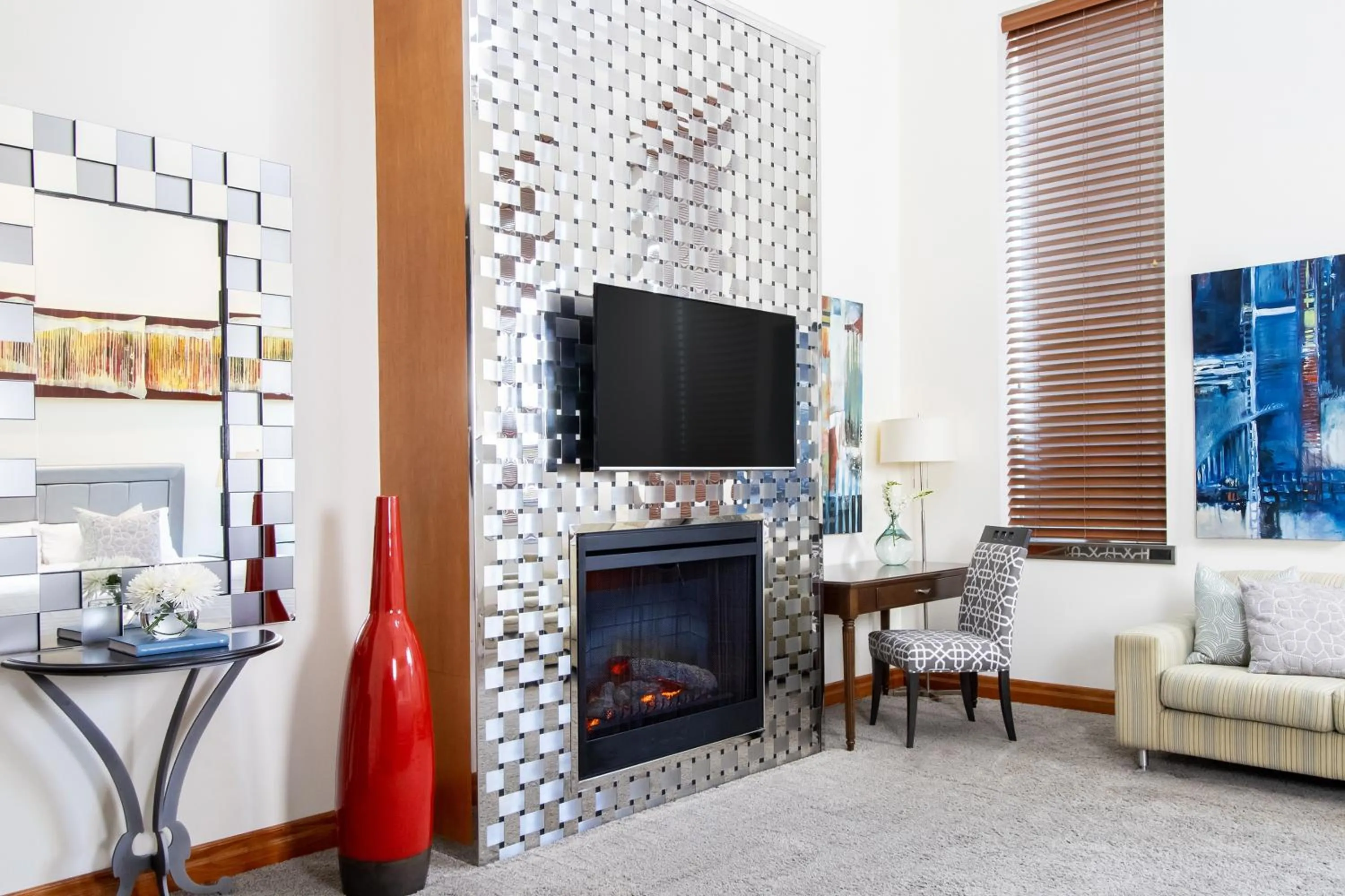 Seating area in Retro Suites Hotel