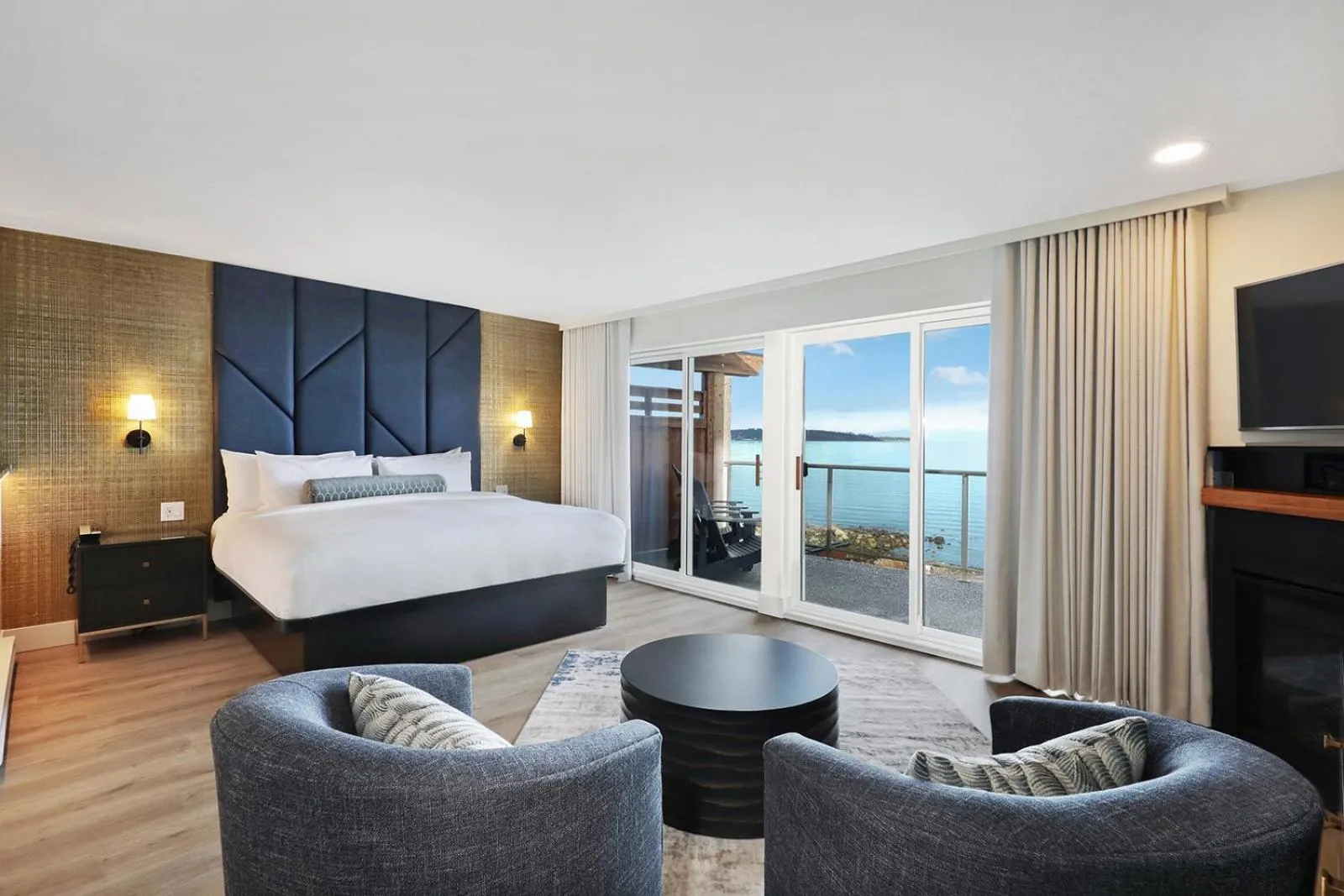 Bed in Kingfisher Pacific Resort & Spa