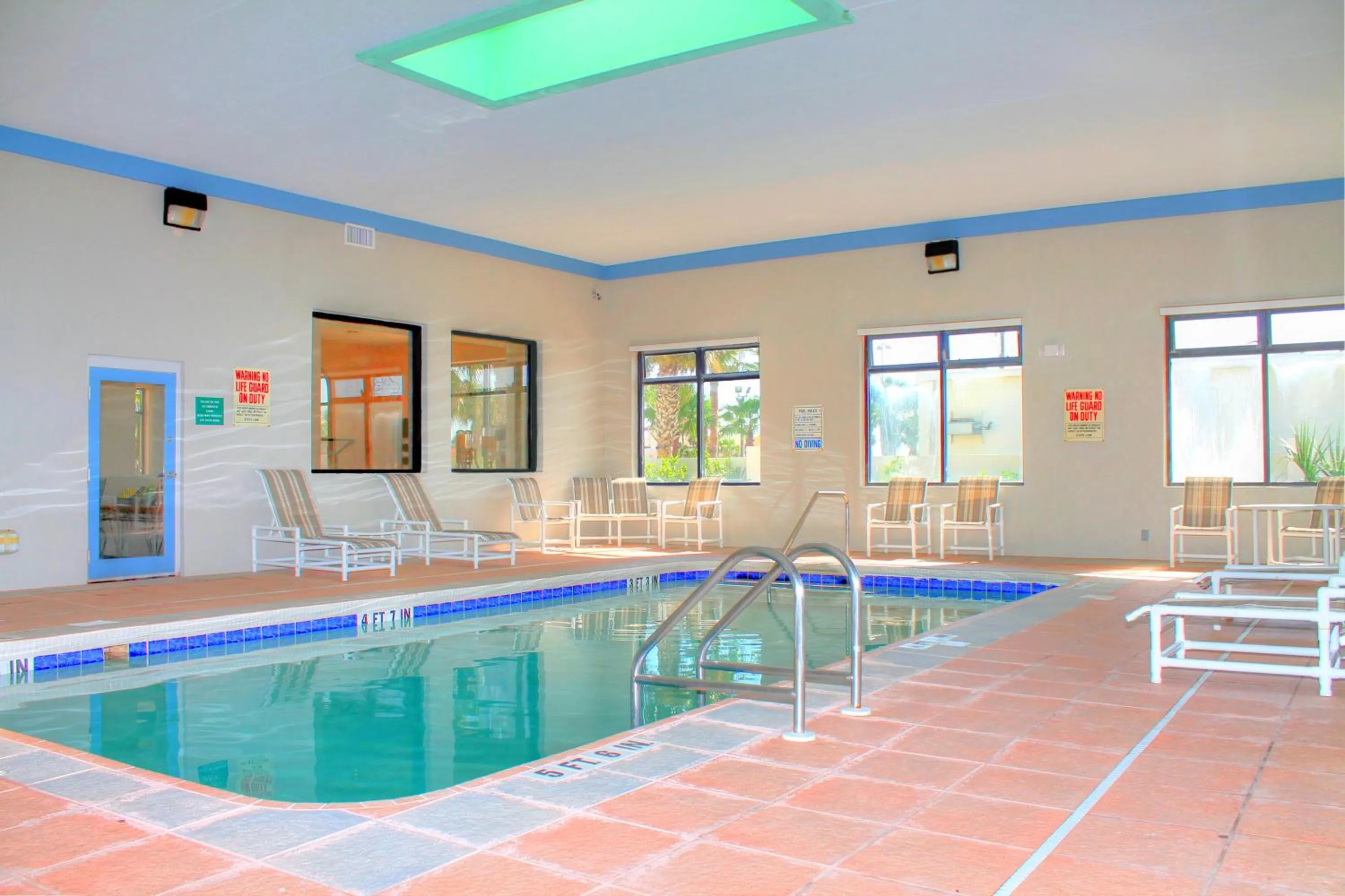 Swimming pool in Regency Inn & Suites - Saint Augustine