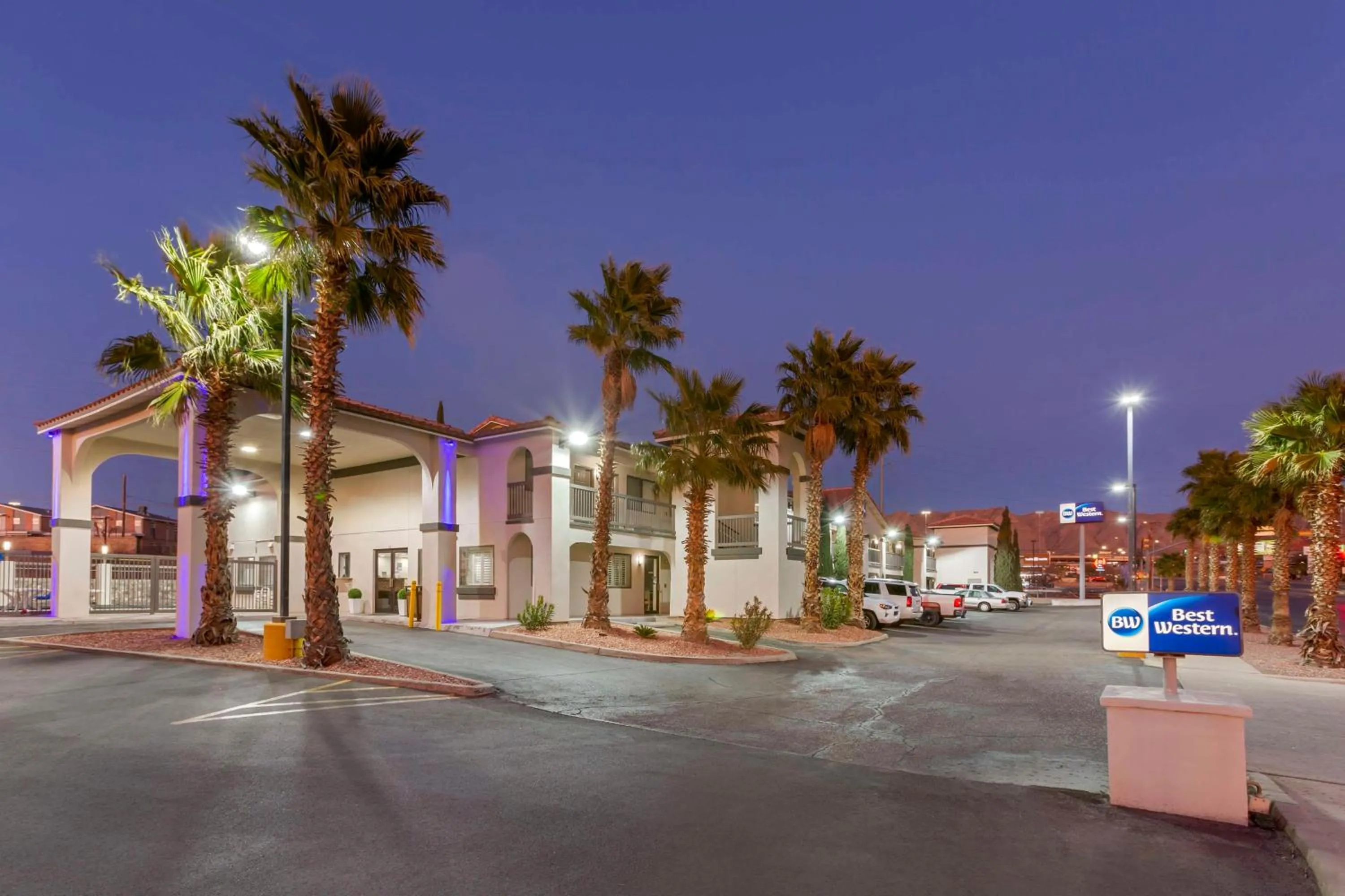 Property building in Best Western Sunland Park Inn