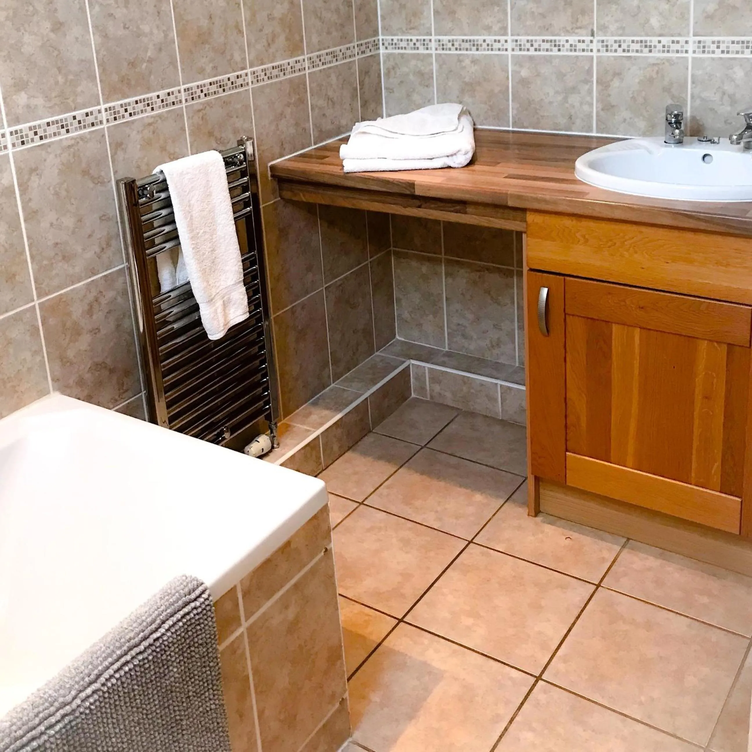 Bathroom in The Golden Fleece