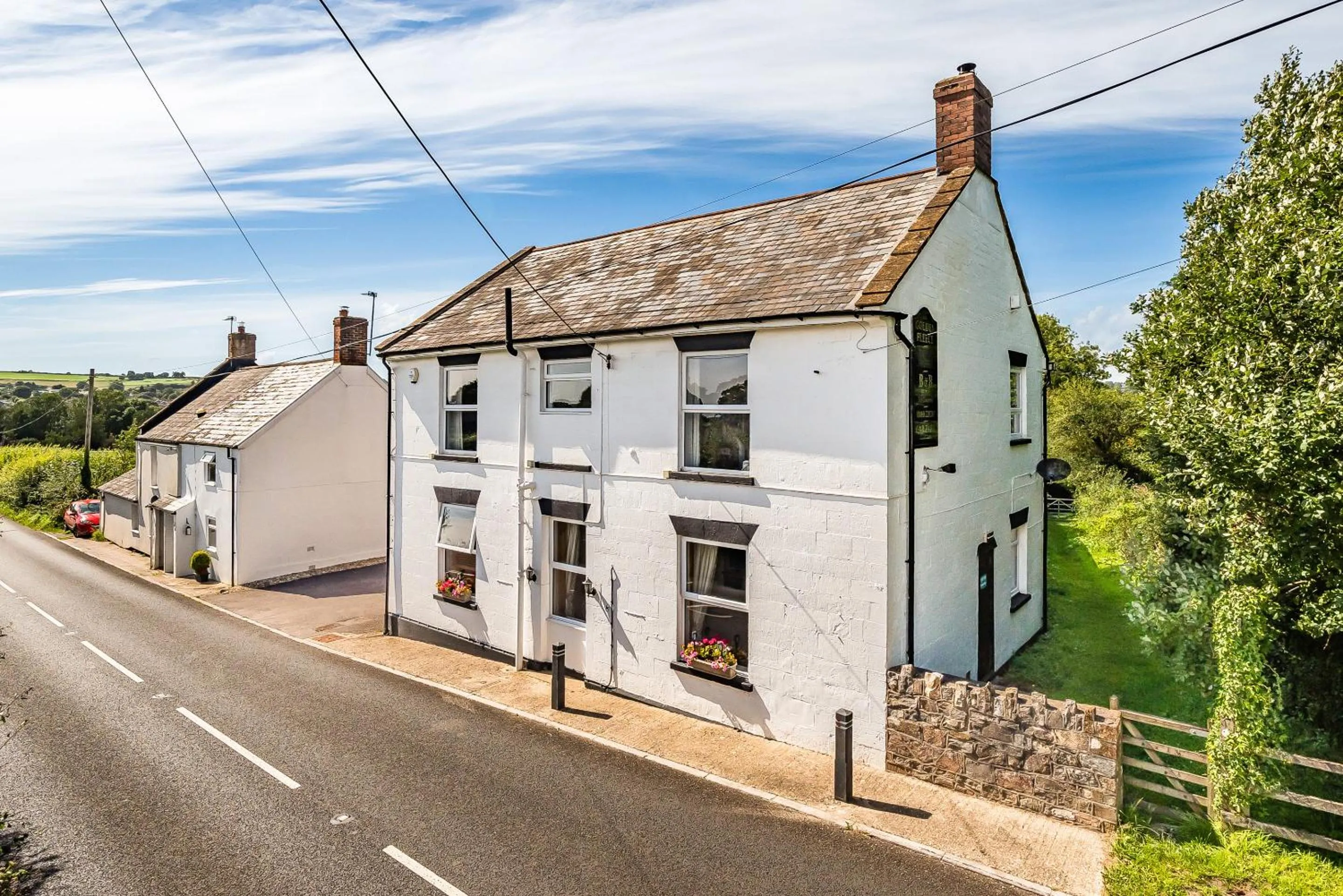 Facade/entrance in The Golden Fleece