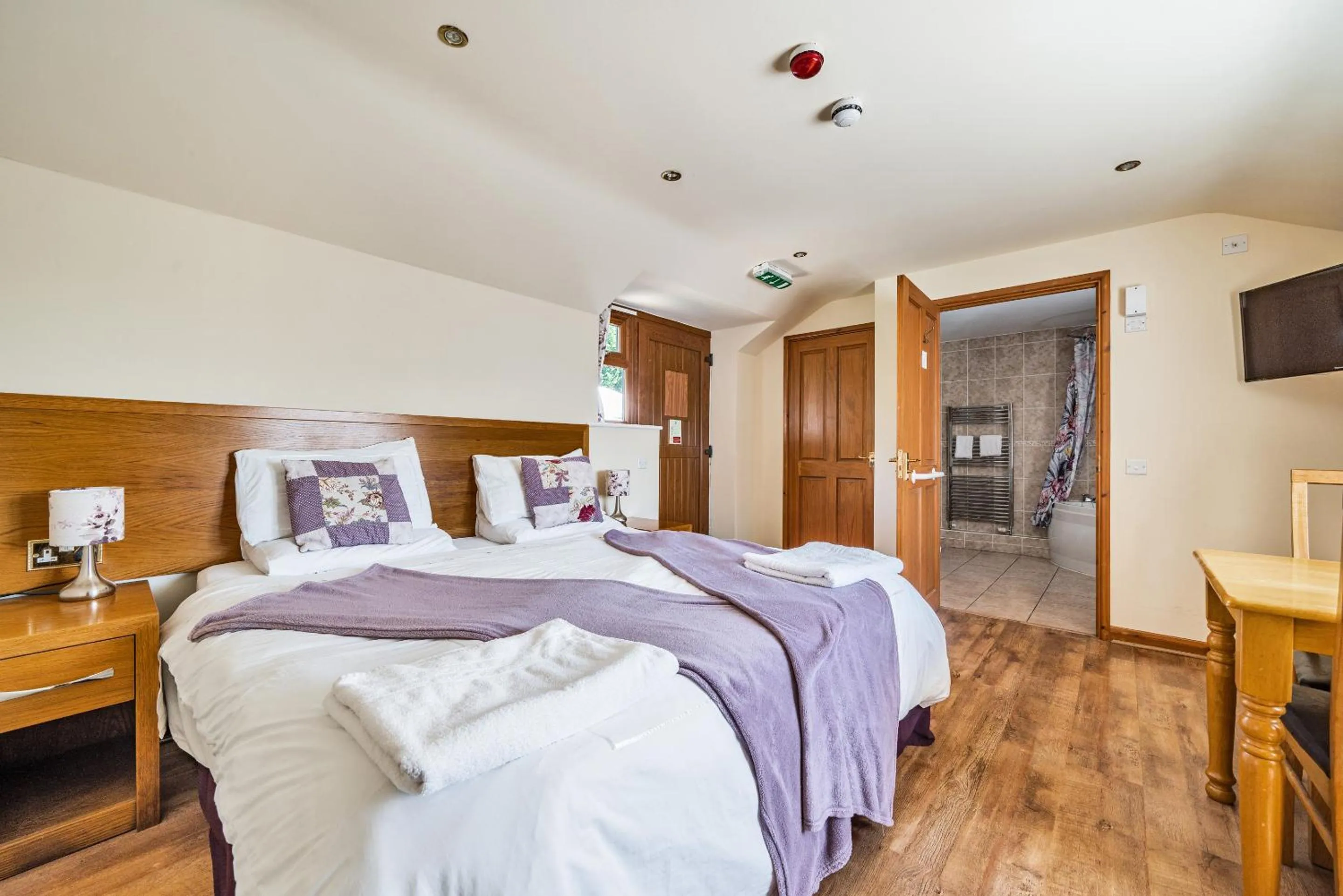 Bedroom, Bed in The Golden Fleece