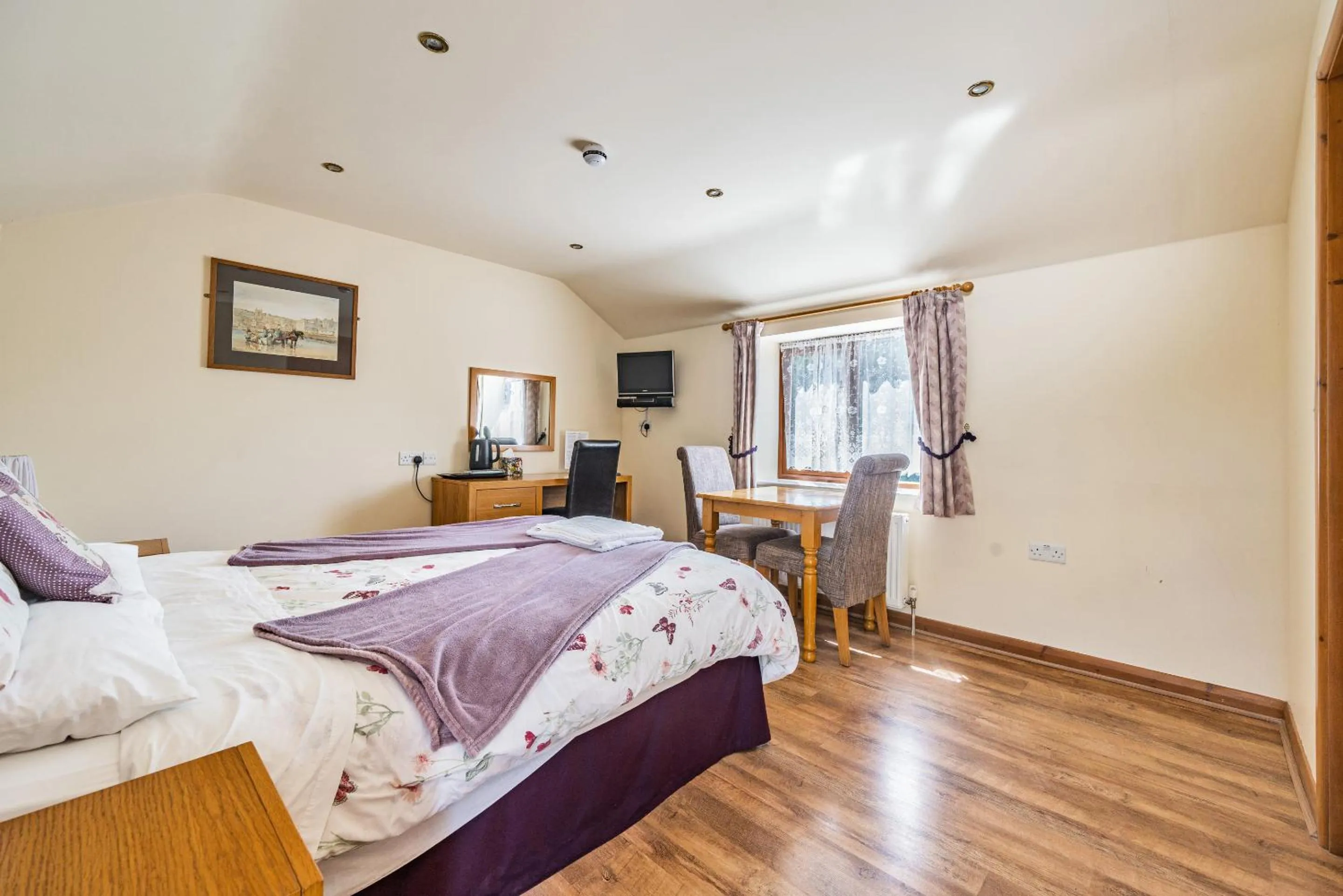 Bedroom, Bed in The Golden Fleece