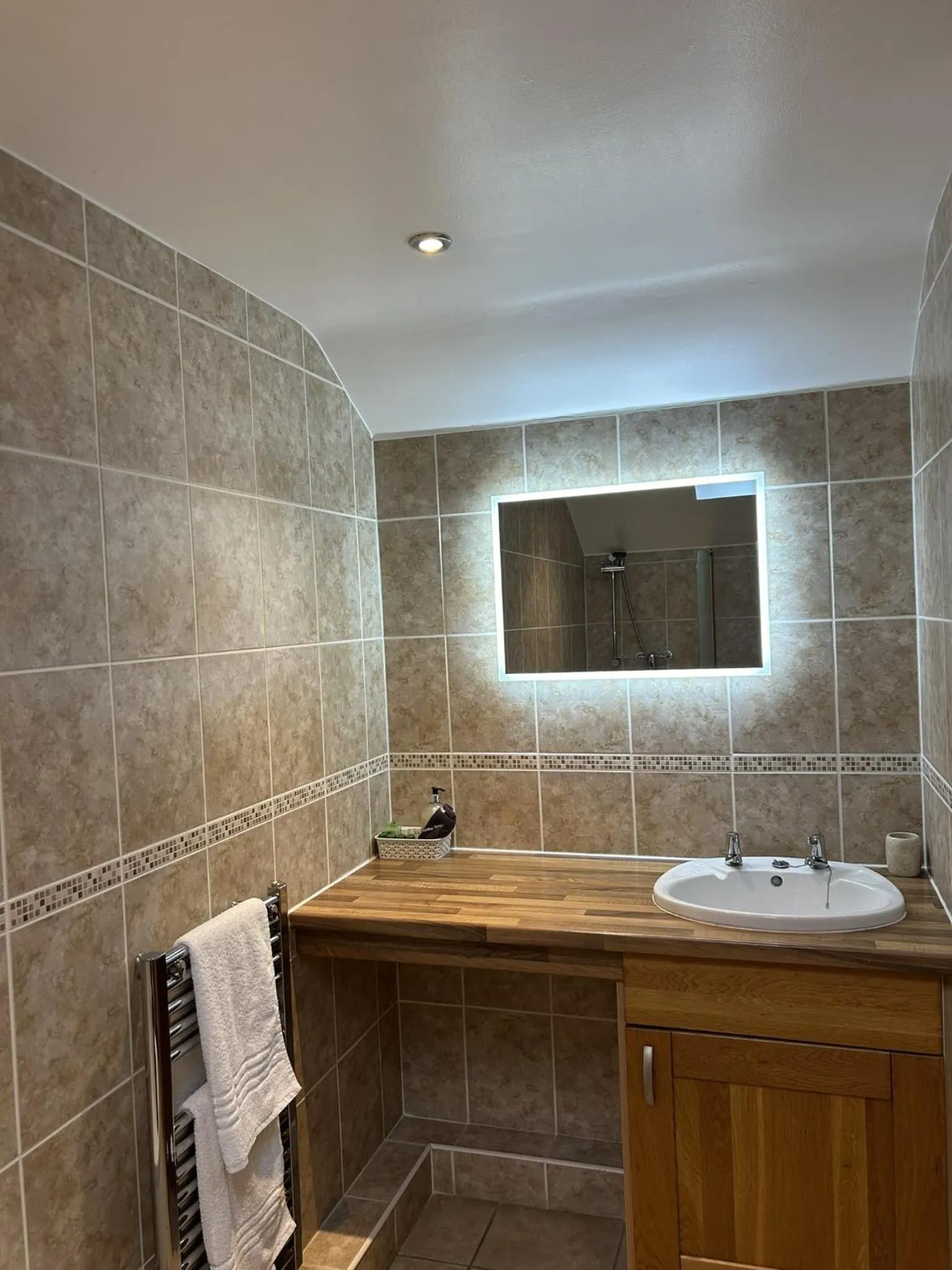 Bathroom in The Golden Fleece