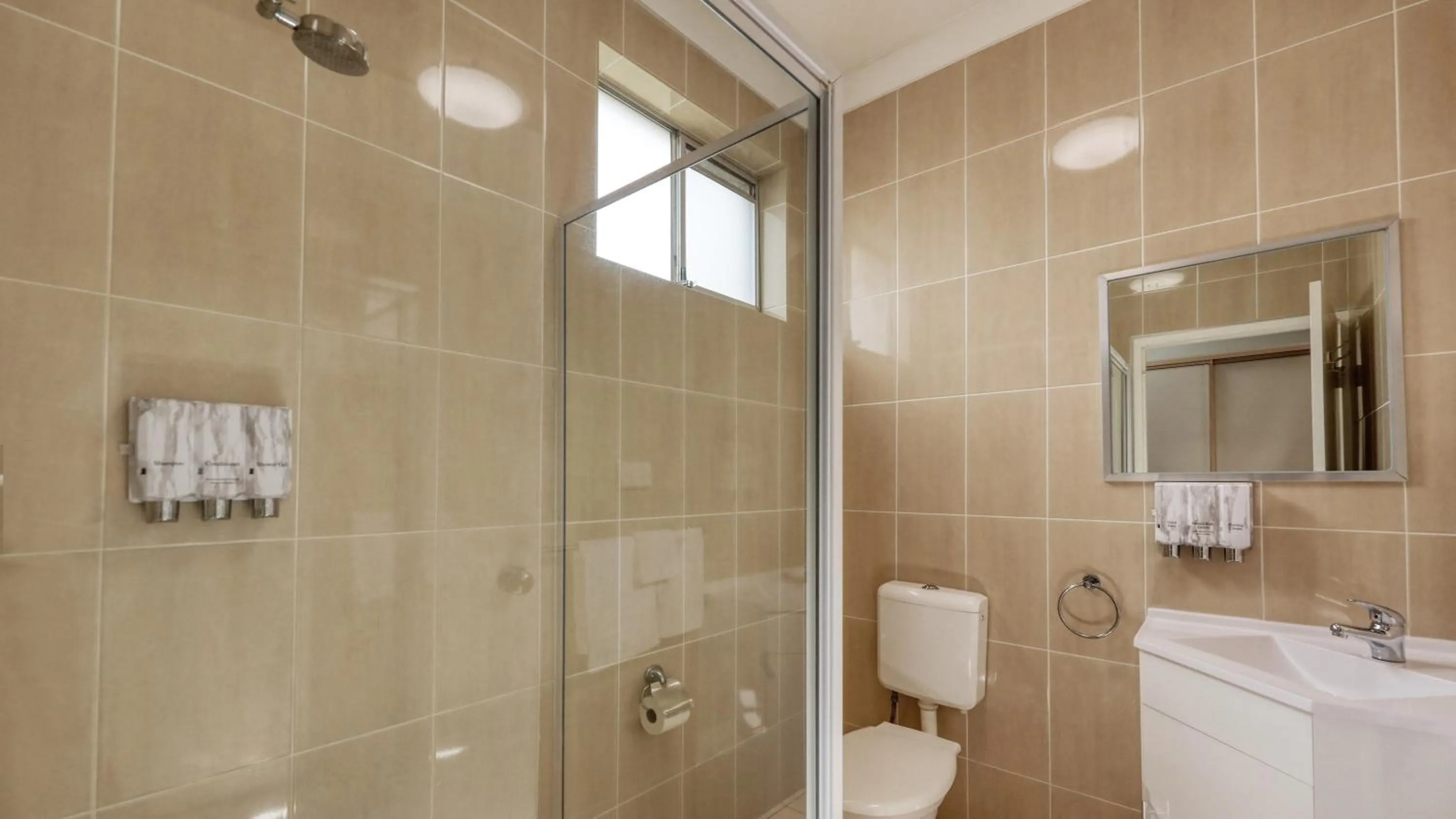 Bathroom in Sapphire City Motor Inn