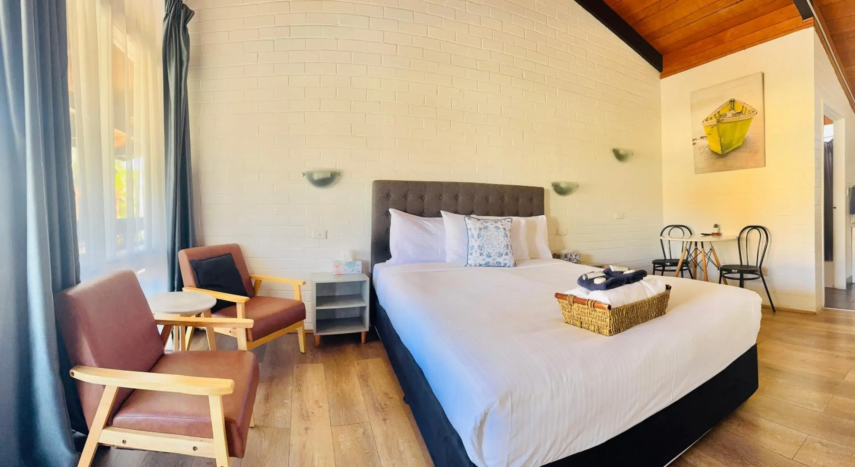 Deluxe Queen Room in Jetty Motel The Entrance Deluxe Queen Room in Jetty Motel The Entrance