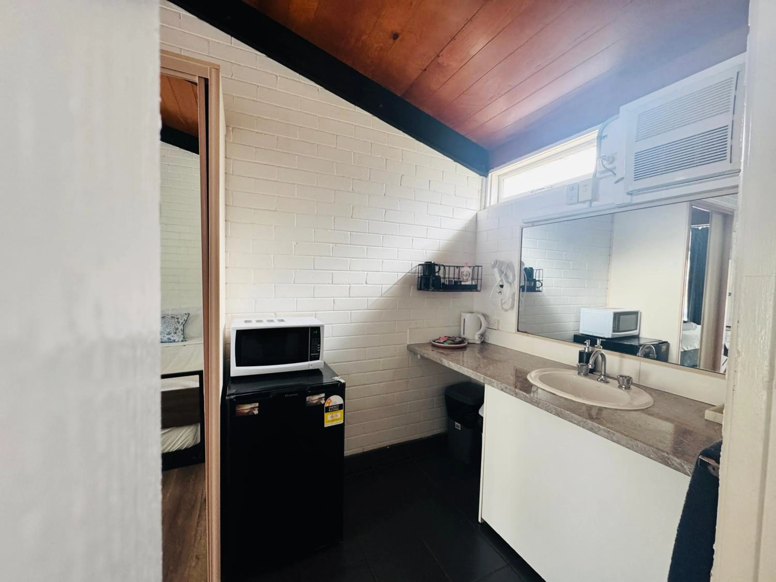 Kitchen or kitchenette in Jetty Motel The Entrance