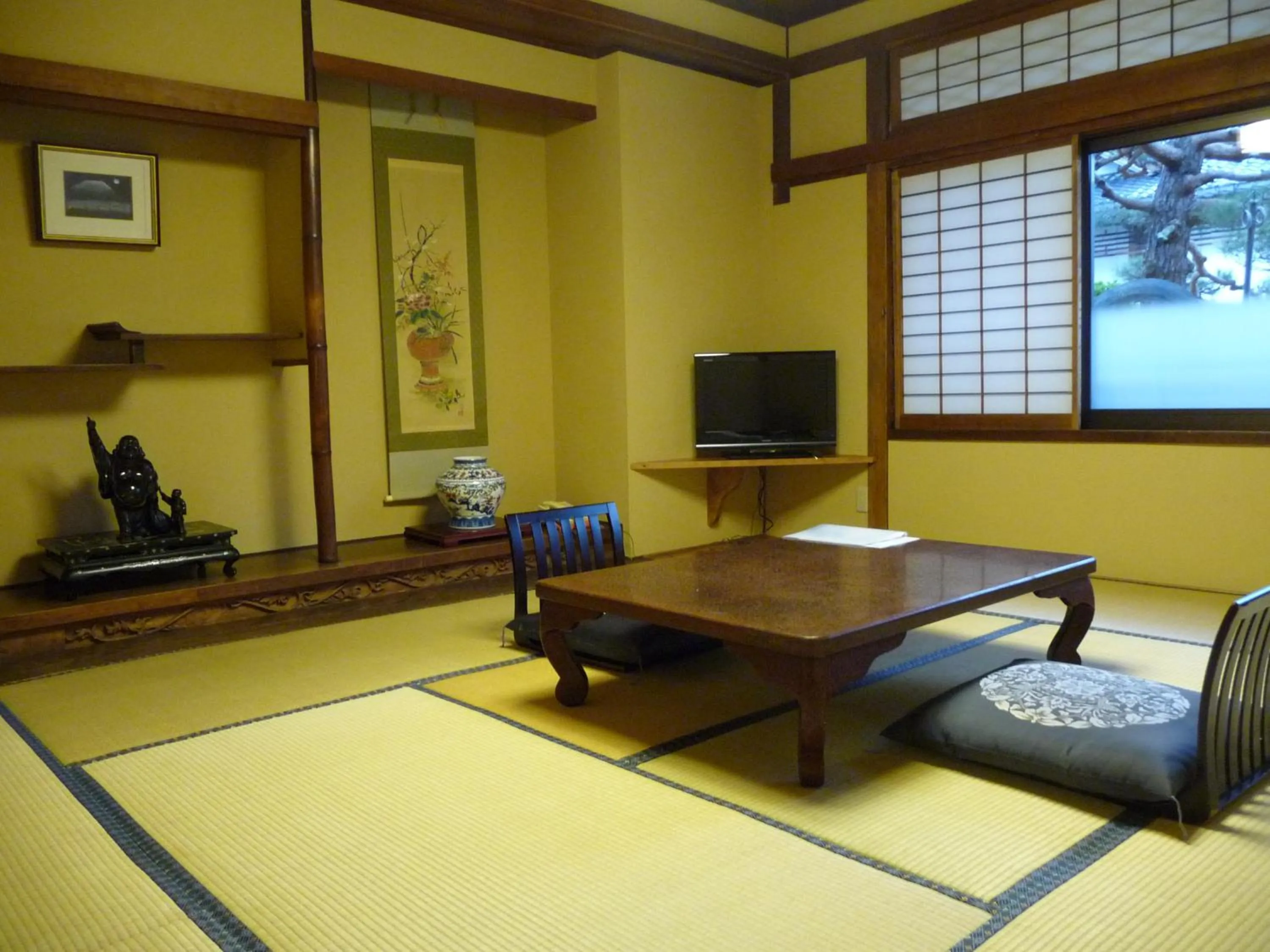 Seating area in Jizokan Matsuya Ryokan