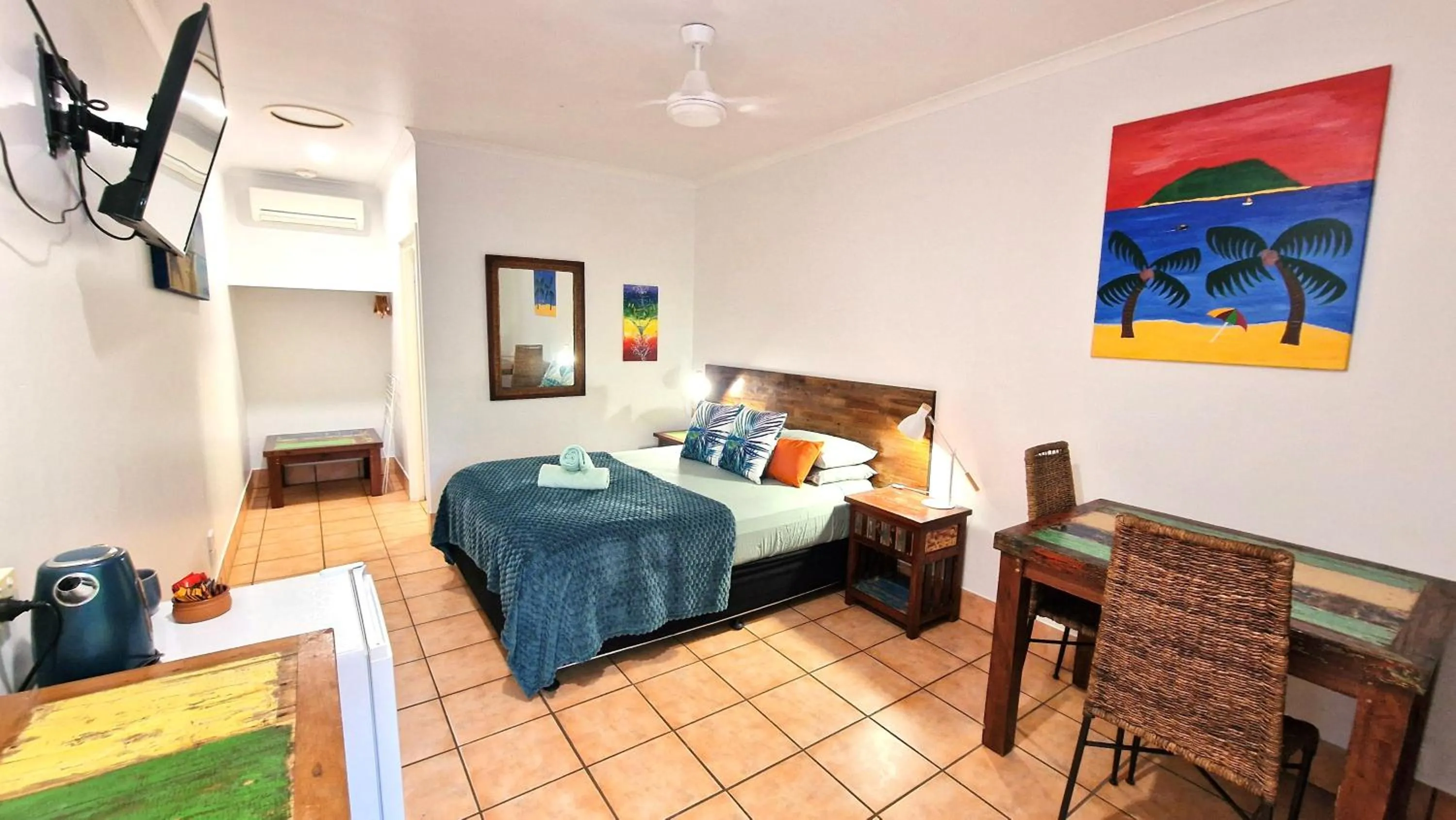 Bed in Rainforest Motel