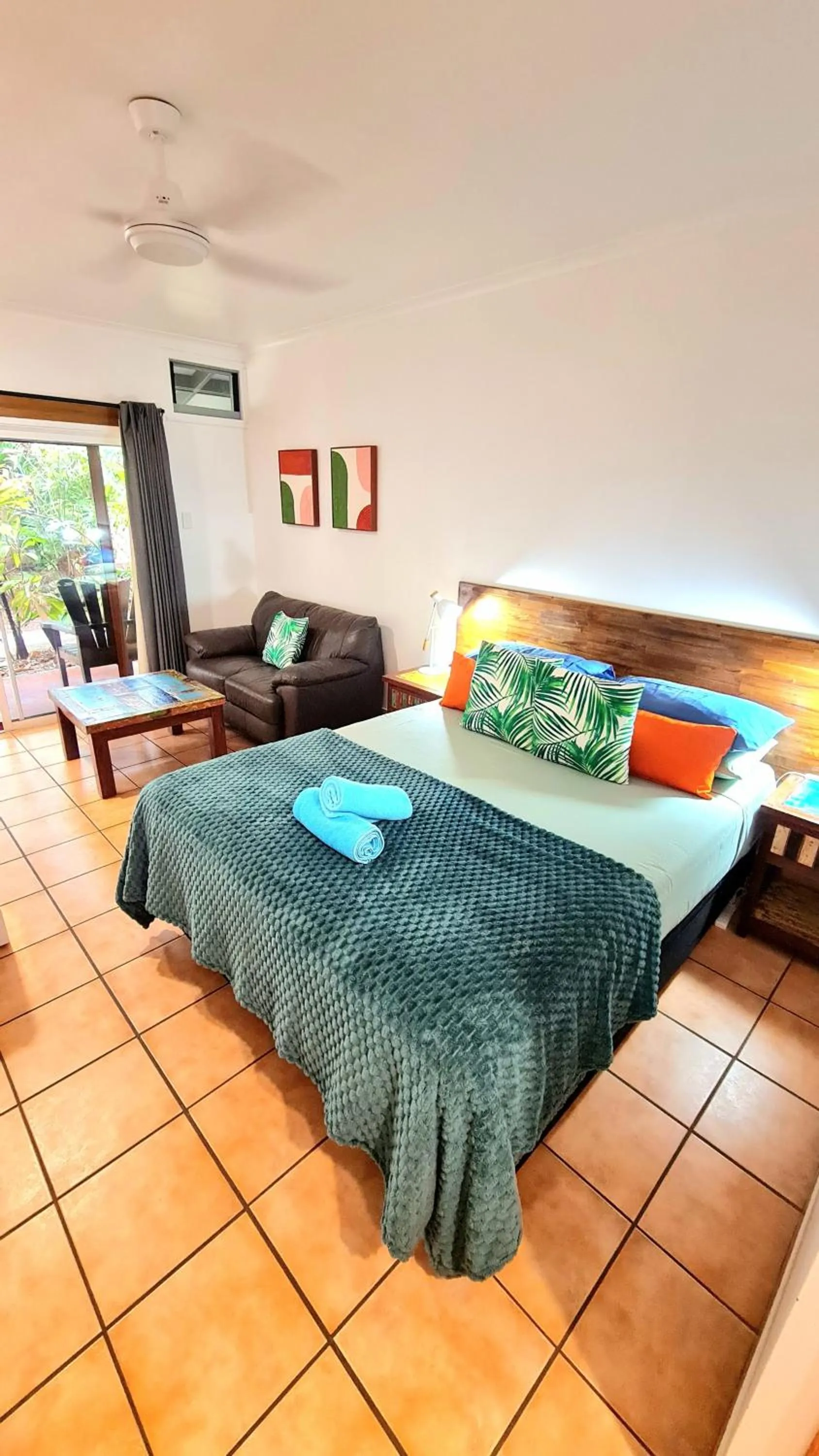 Property building, Bed in Rainforest Motel