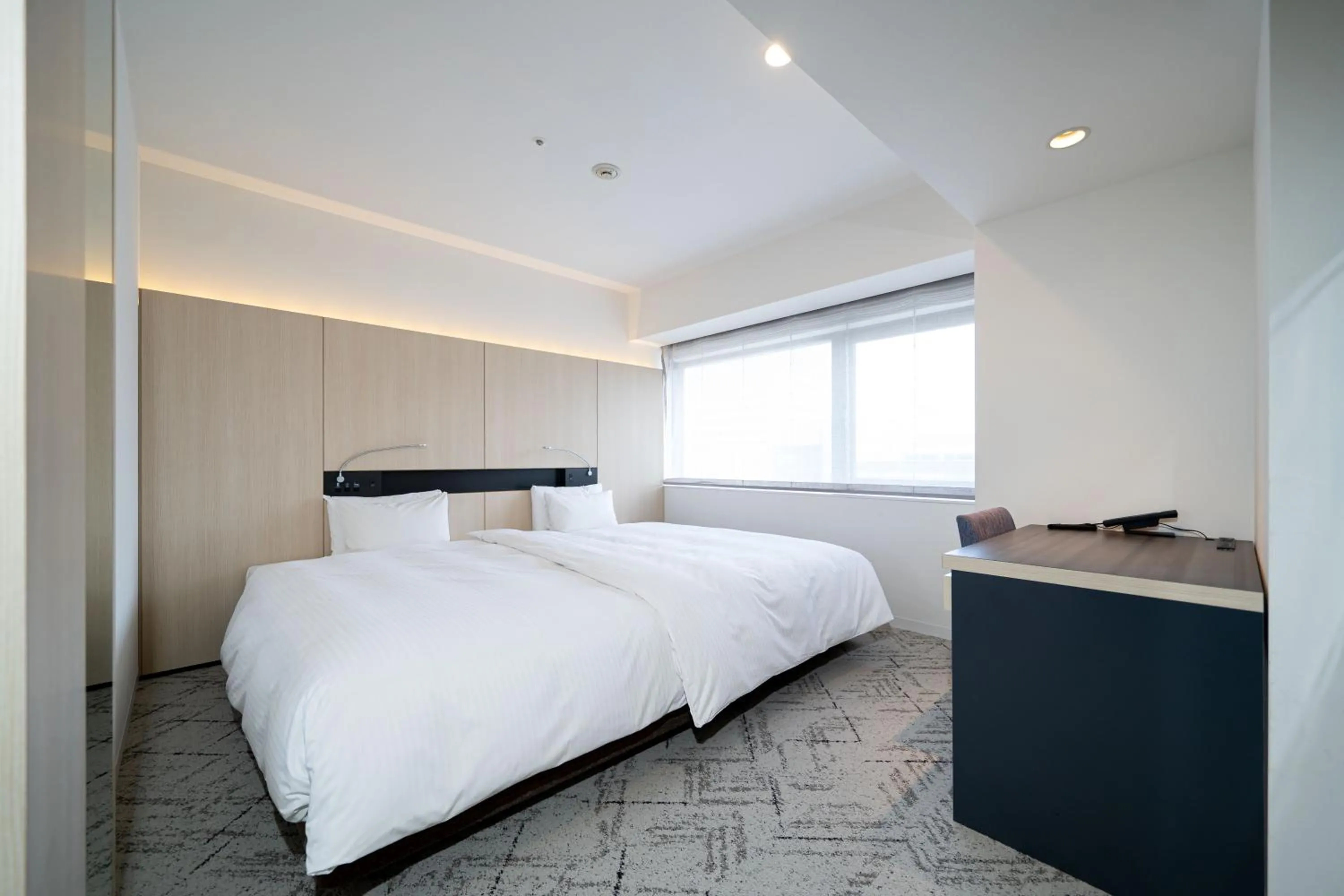 Bed in Hotel Sunroute Tokushima