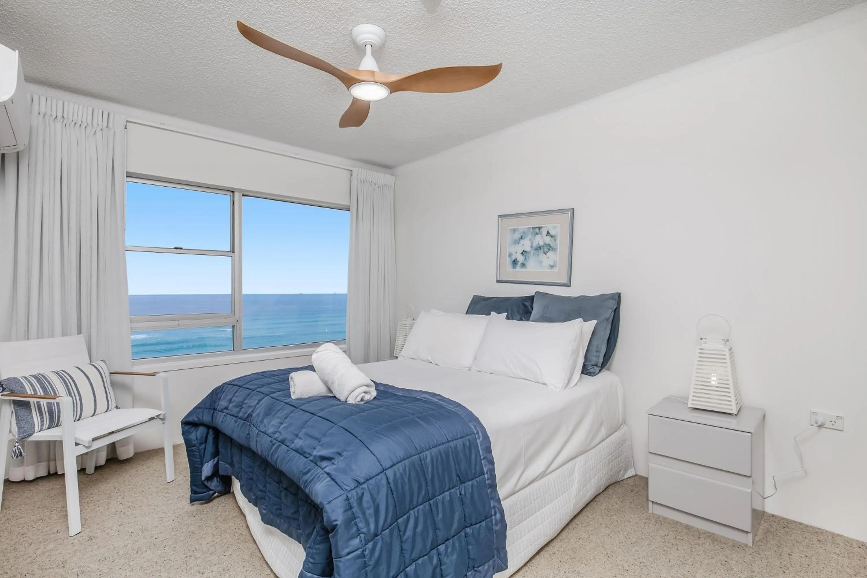 Bed in Pacific Plaza Apartments