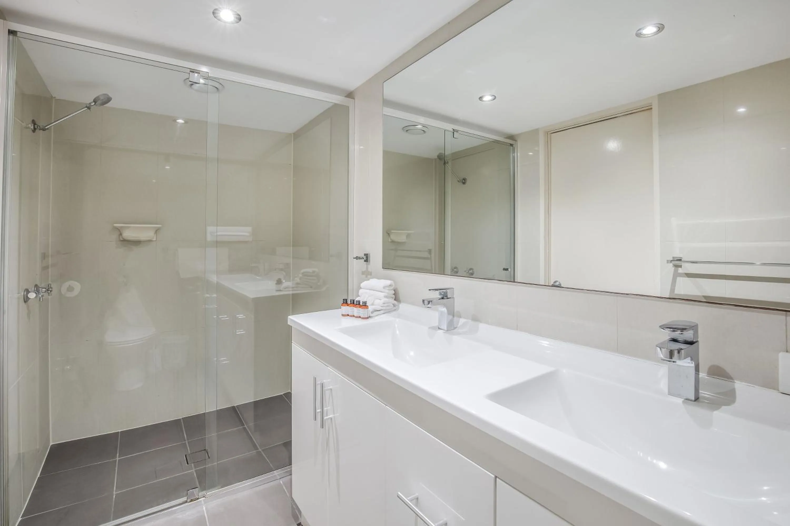 Pacific Plaza Apartments