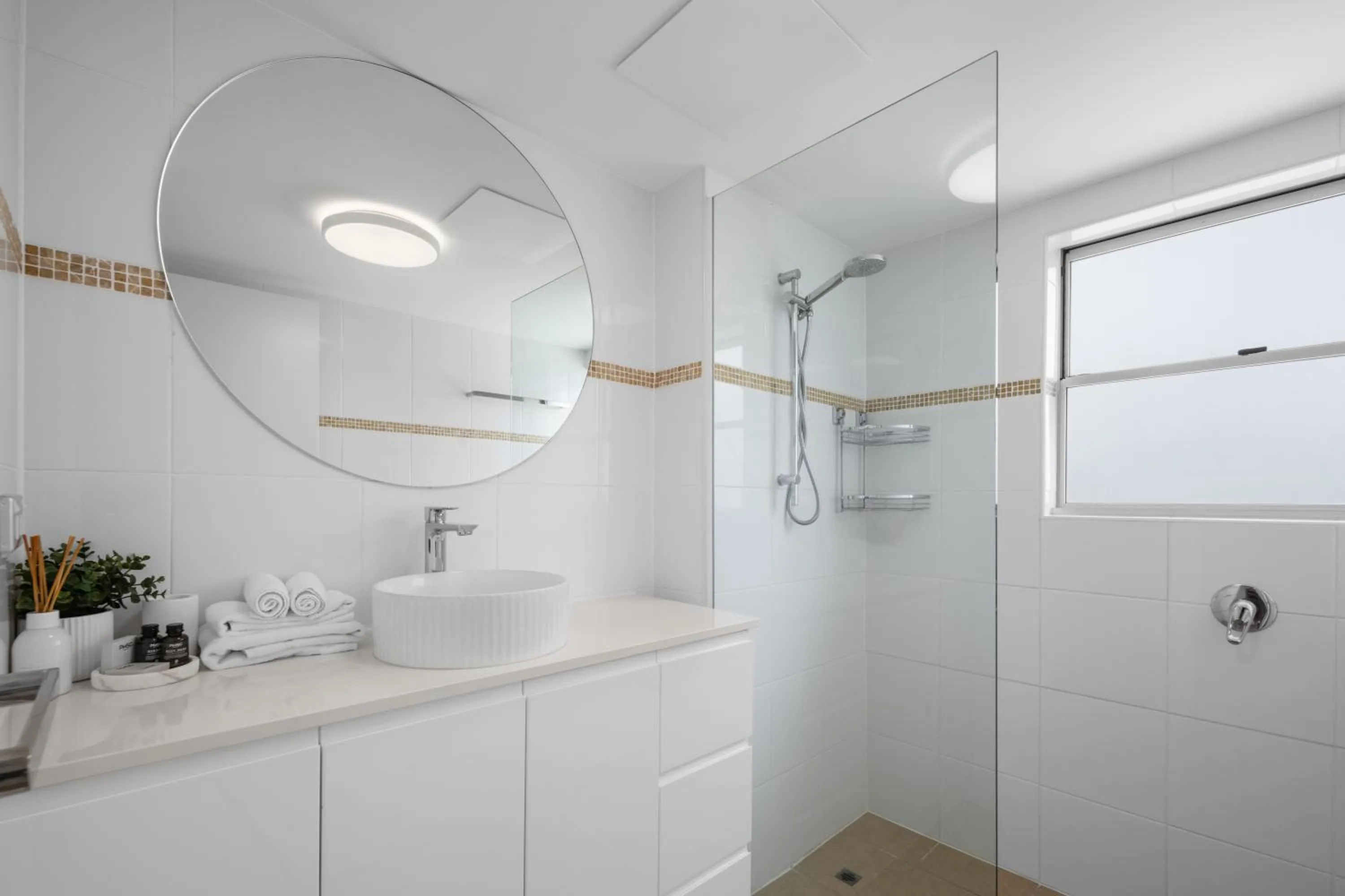 Pacific Plaza Apartments