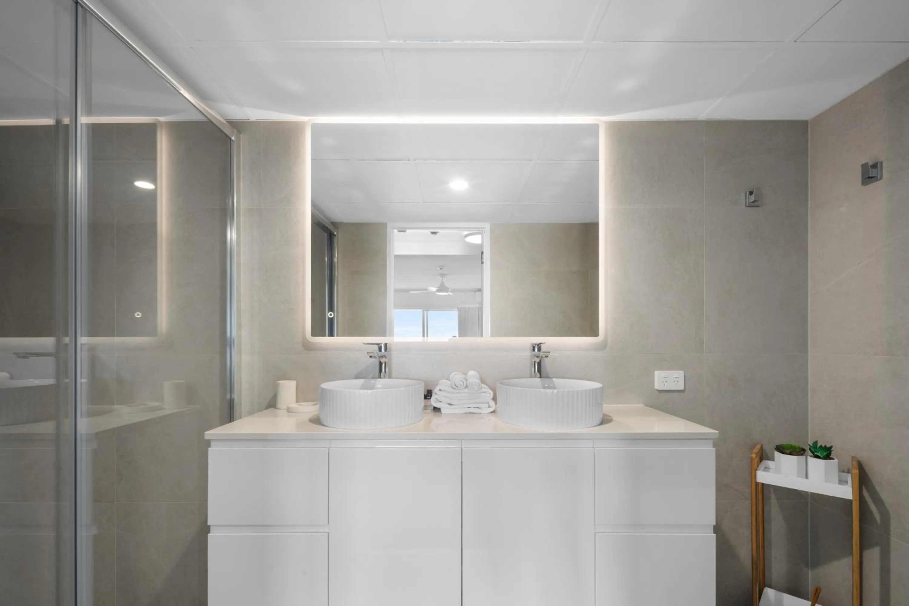 Pacific Plaza Apartments