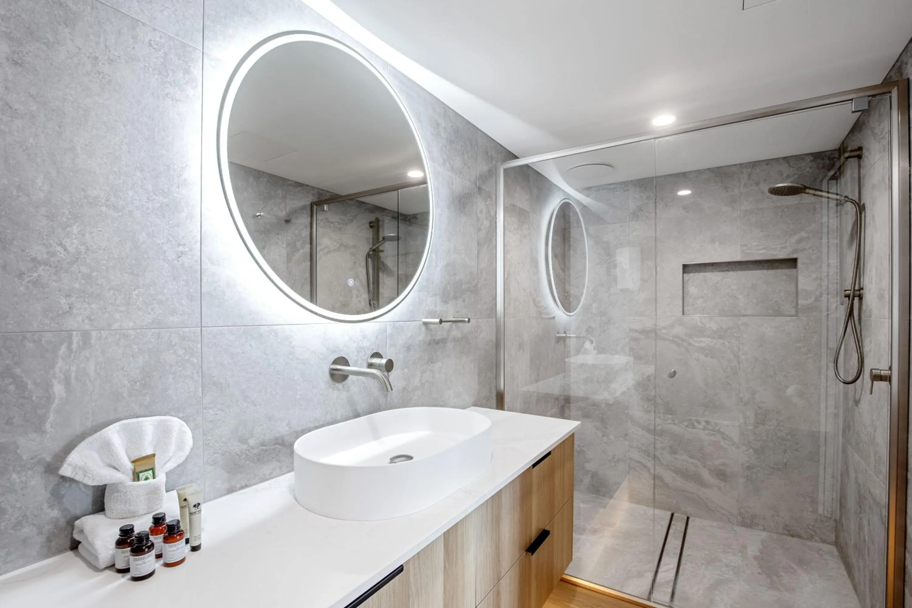 Pacific Plaza Apartments