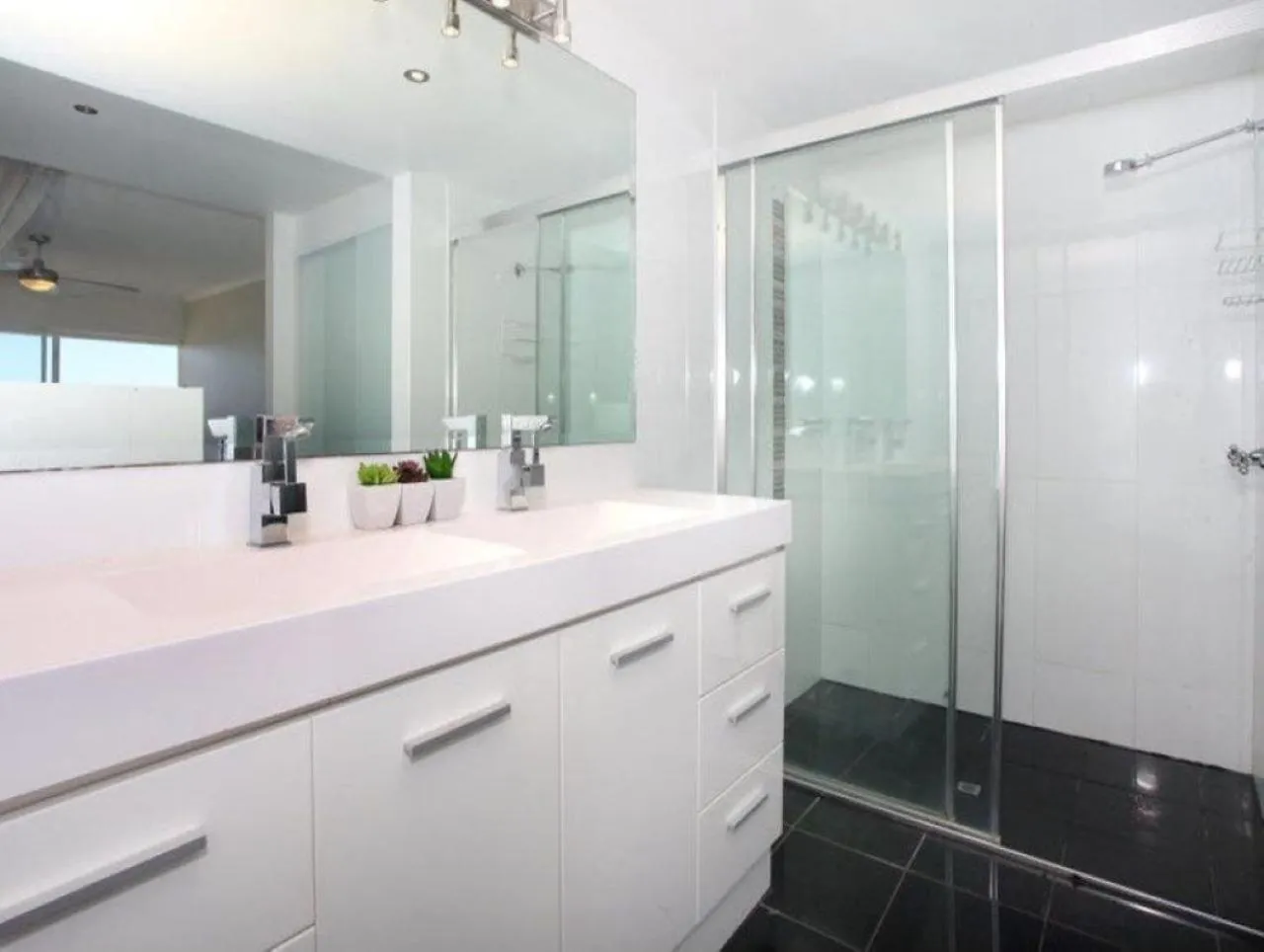 Pacific Plaza Apartments