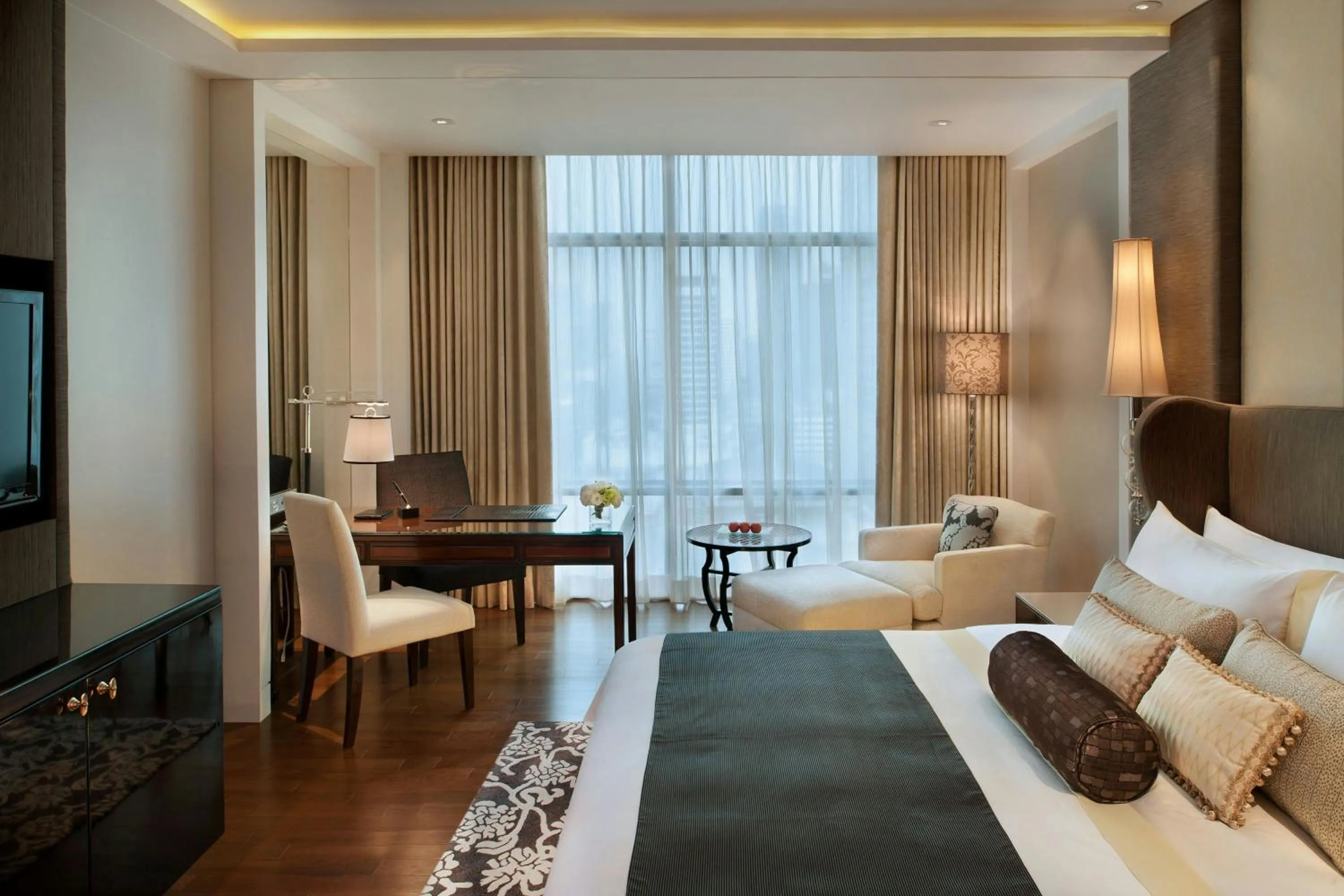 Photo of the whole room, Bed in The St. Regis Bangkok